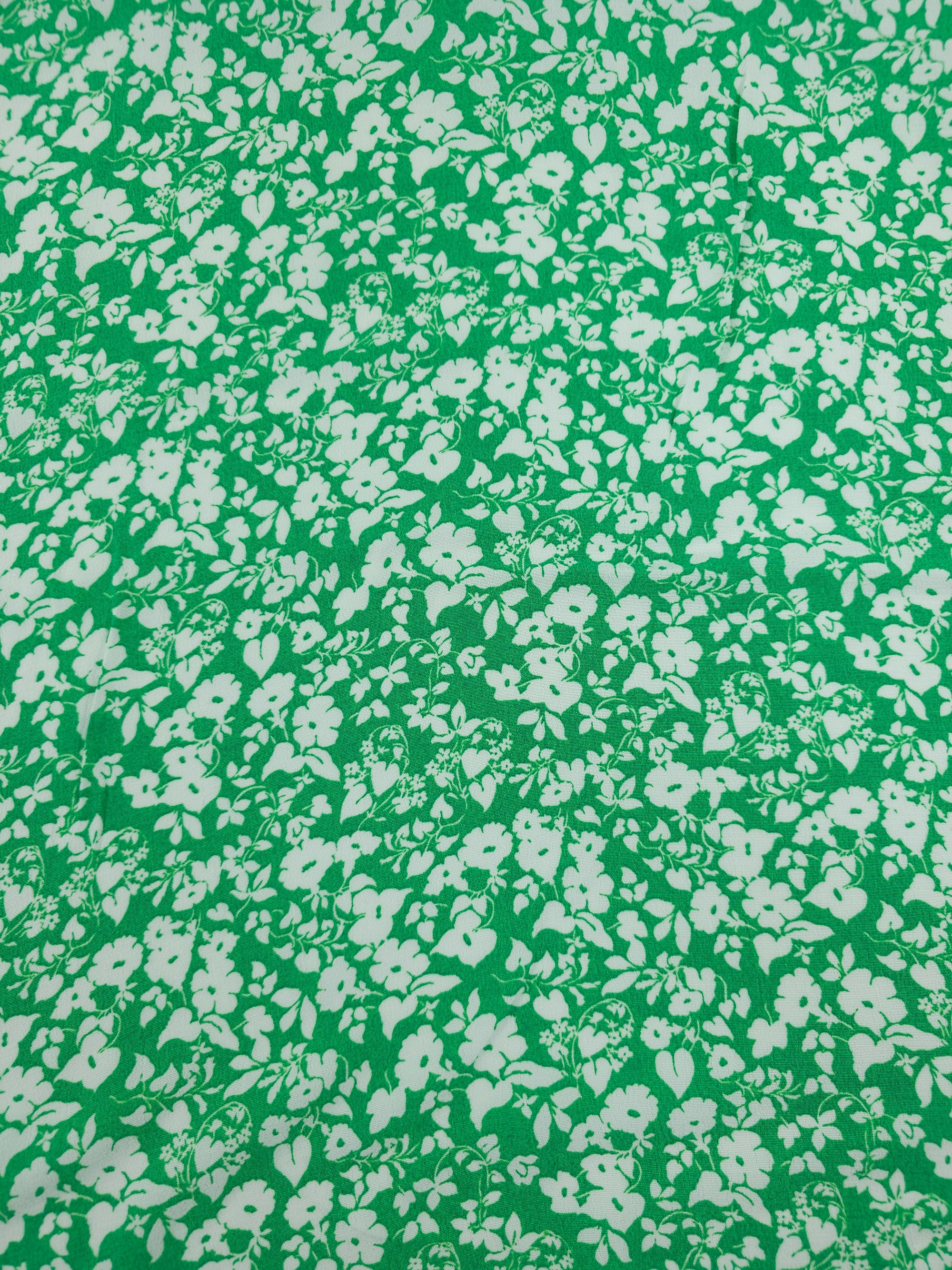 Green/White Floral Leaf Viscose Crepe