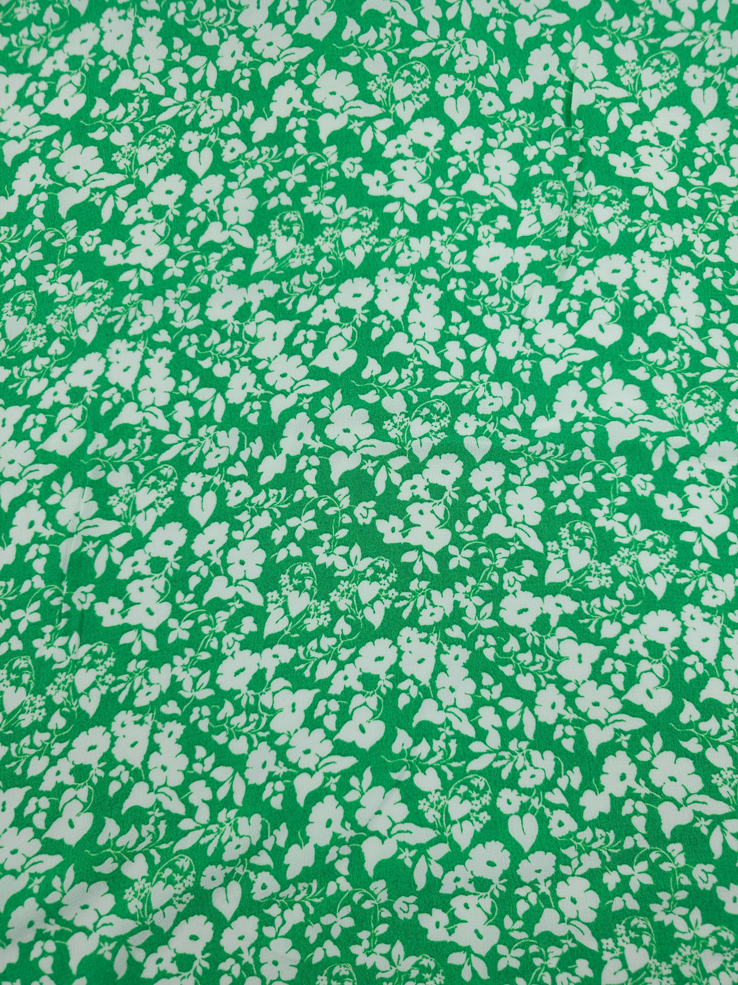 Green/White Floral Leaf Viscose Crepe