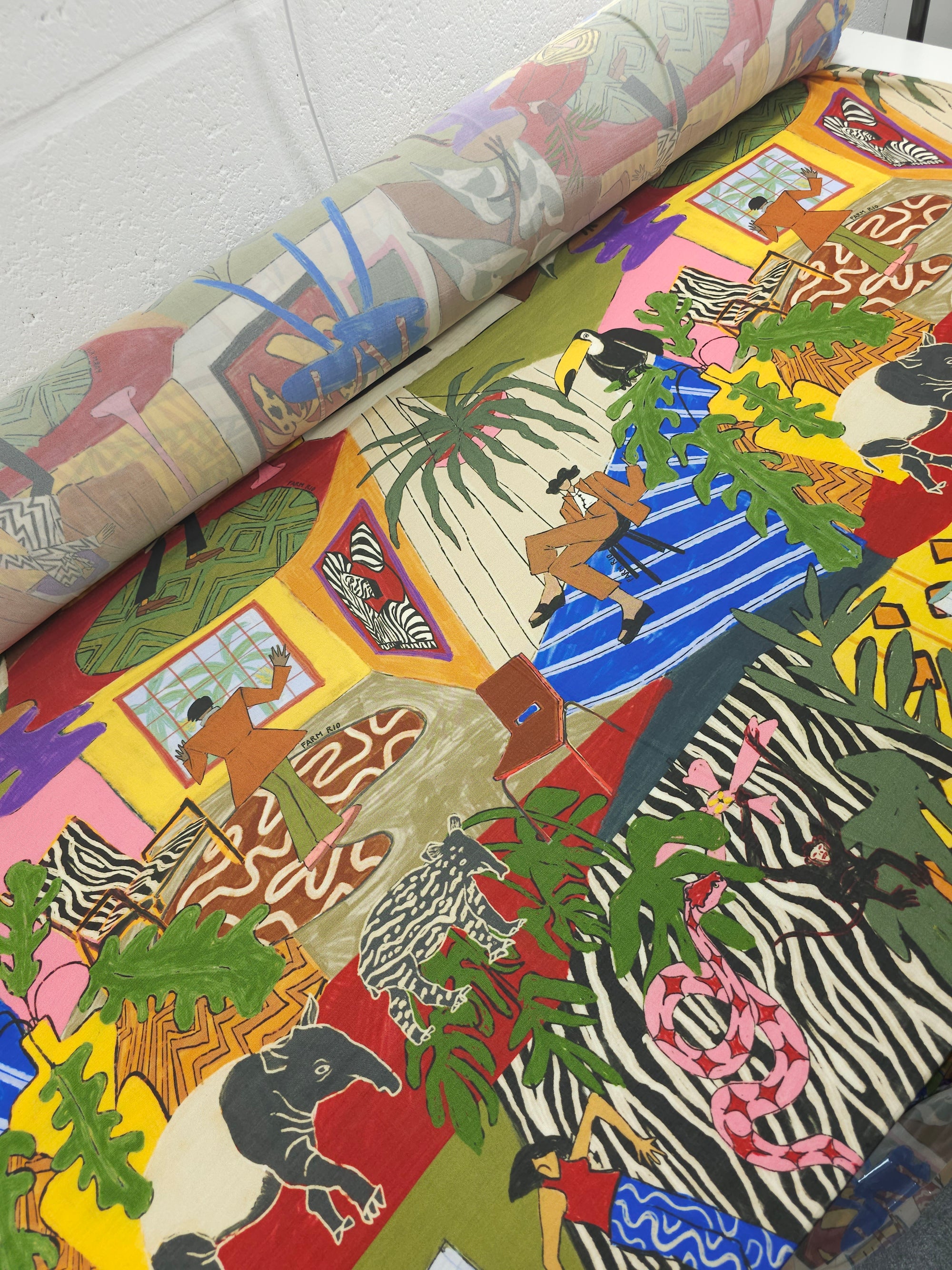 Abstract Wild House Slinky Rayon Jersey *FARM RIO*