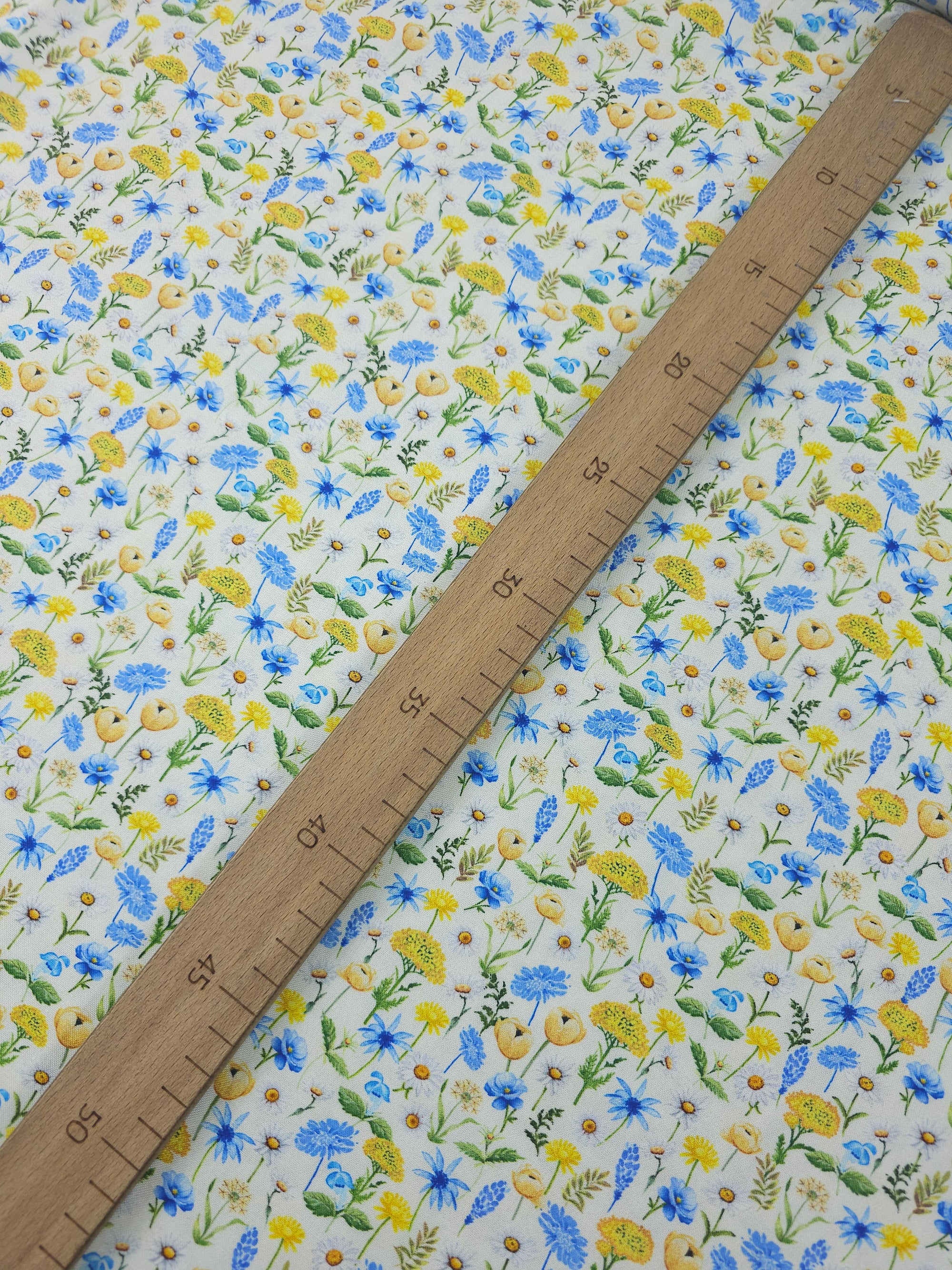 Ditsy Daisy Floral Field 100% Cotton