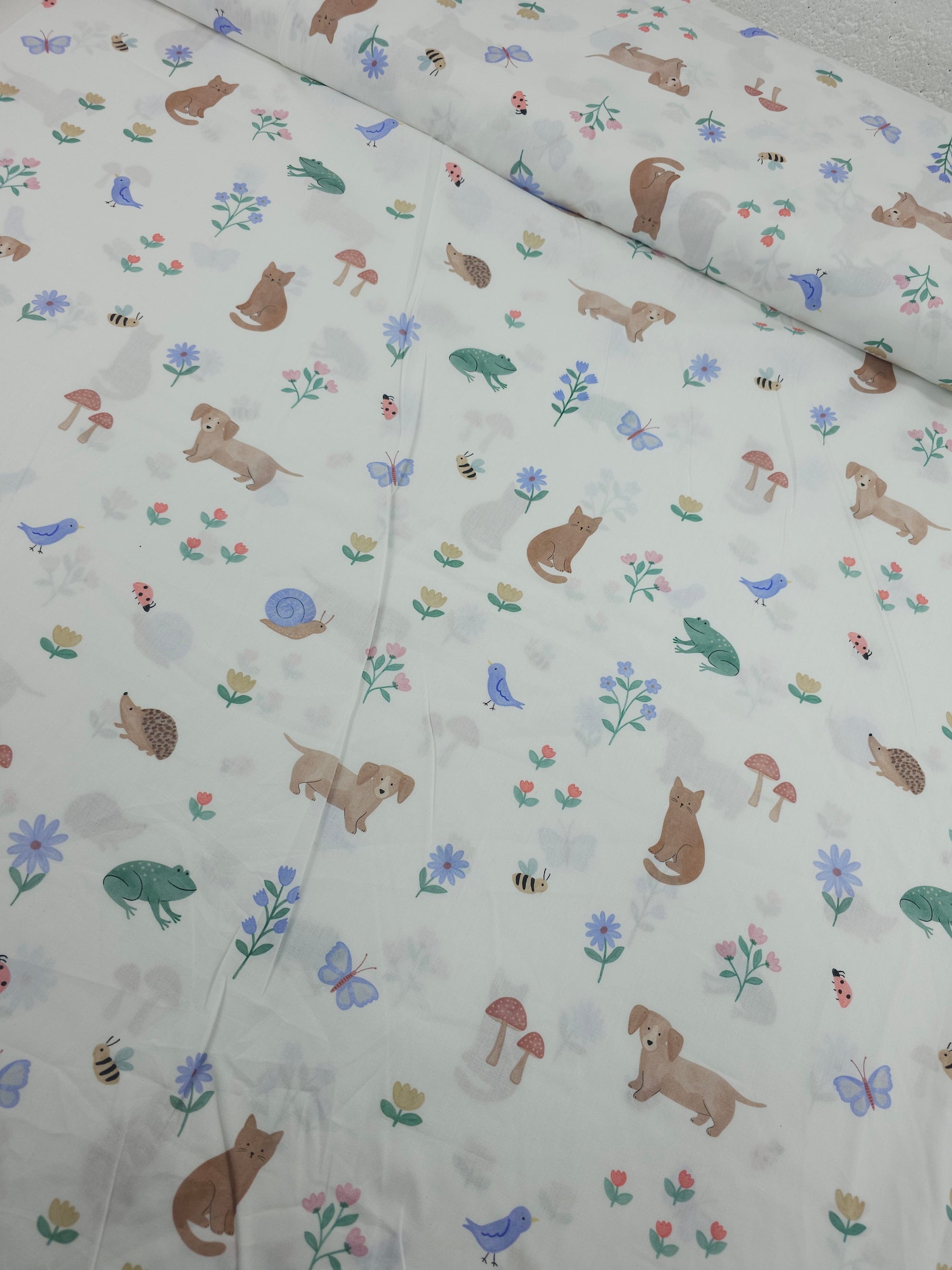 Floral Nature Pets Lightweight Cotton 57"