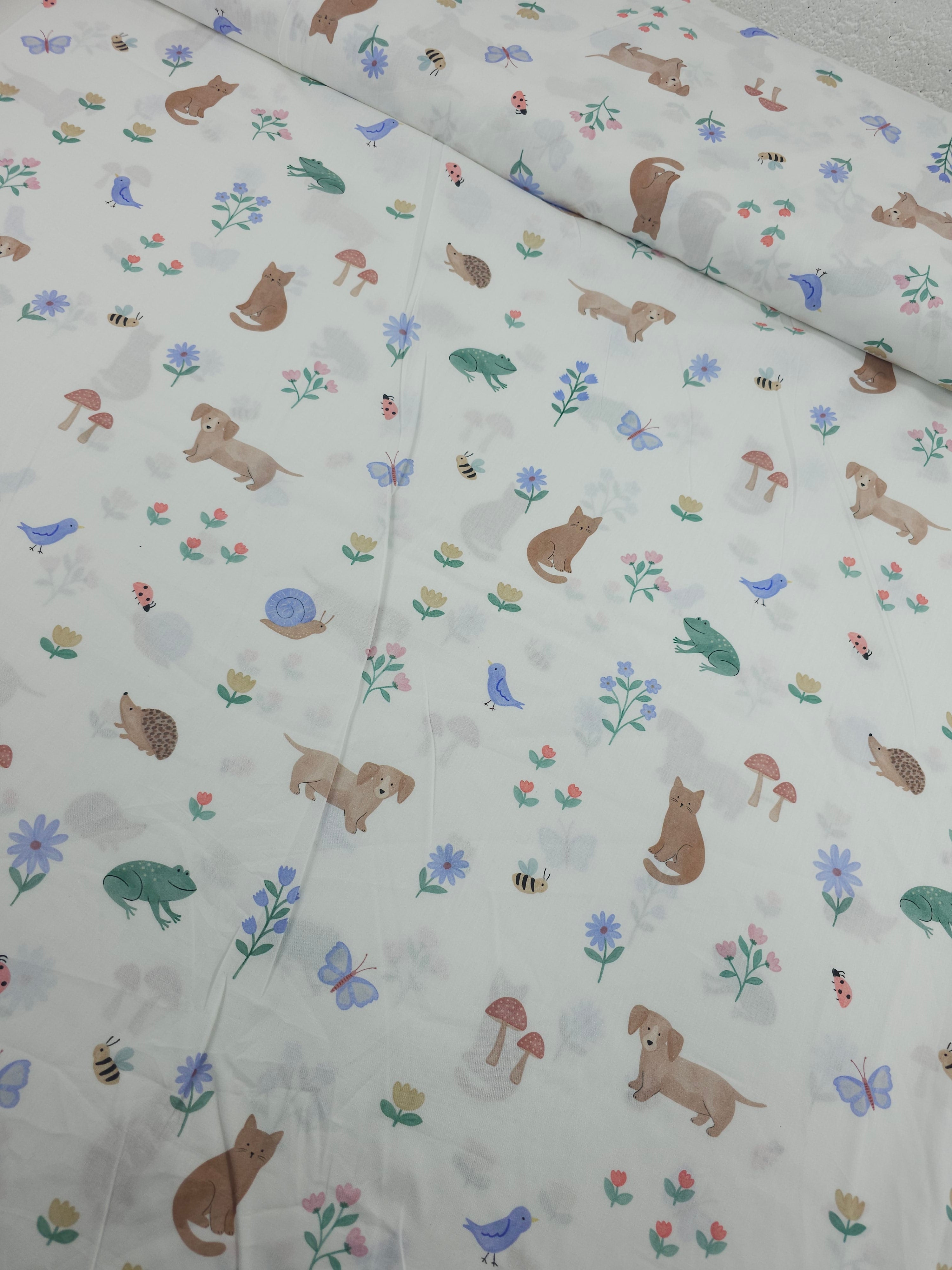 Floral Nature Pets Lightweight Cotton 57"
