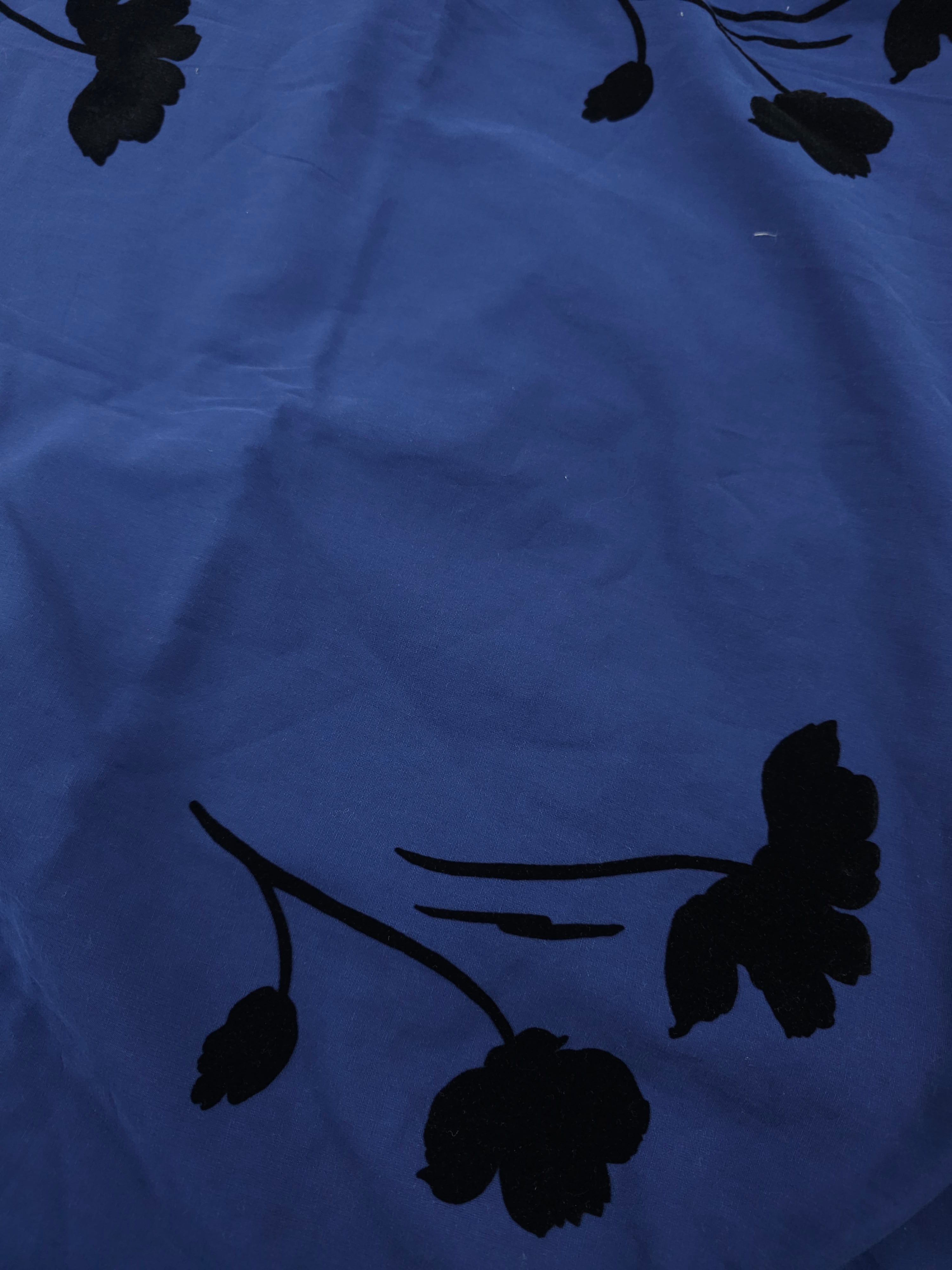 Dark blue velvet flower Viscose- 2.9m piece