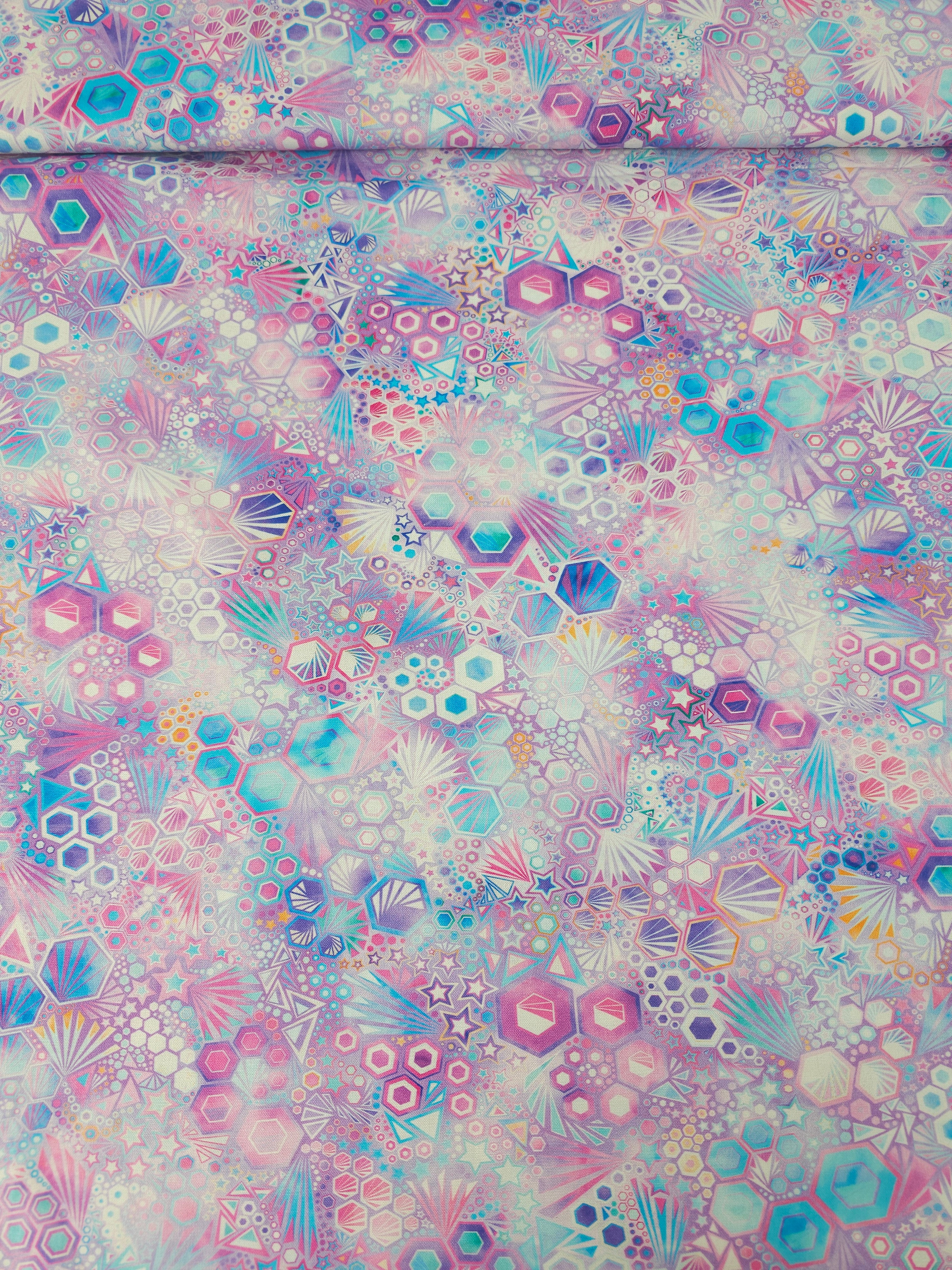 Unicorn Hexagon Phantasma 100% Cotton - Robert Kaufman