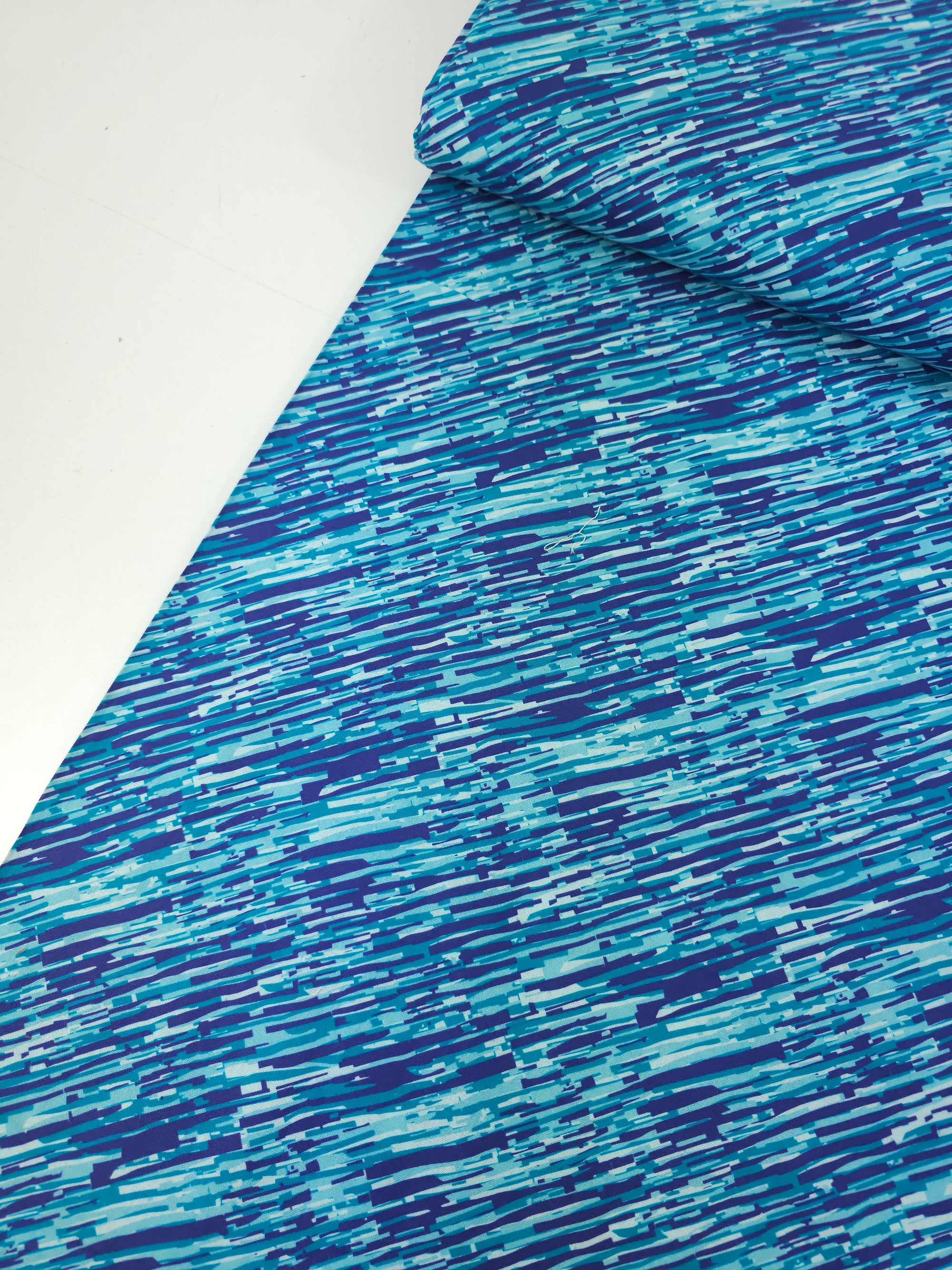 Blue/Indigo Static Diagonal Lines 100% Cotton