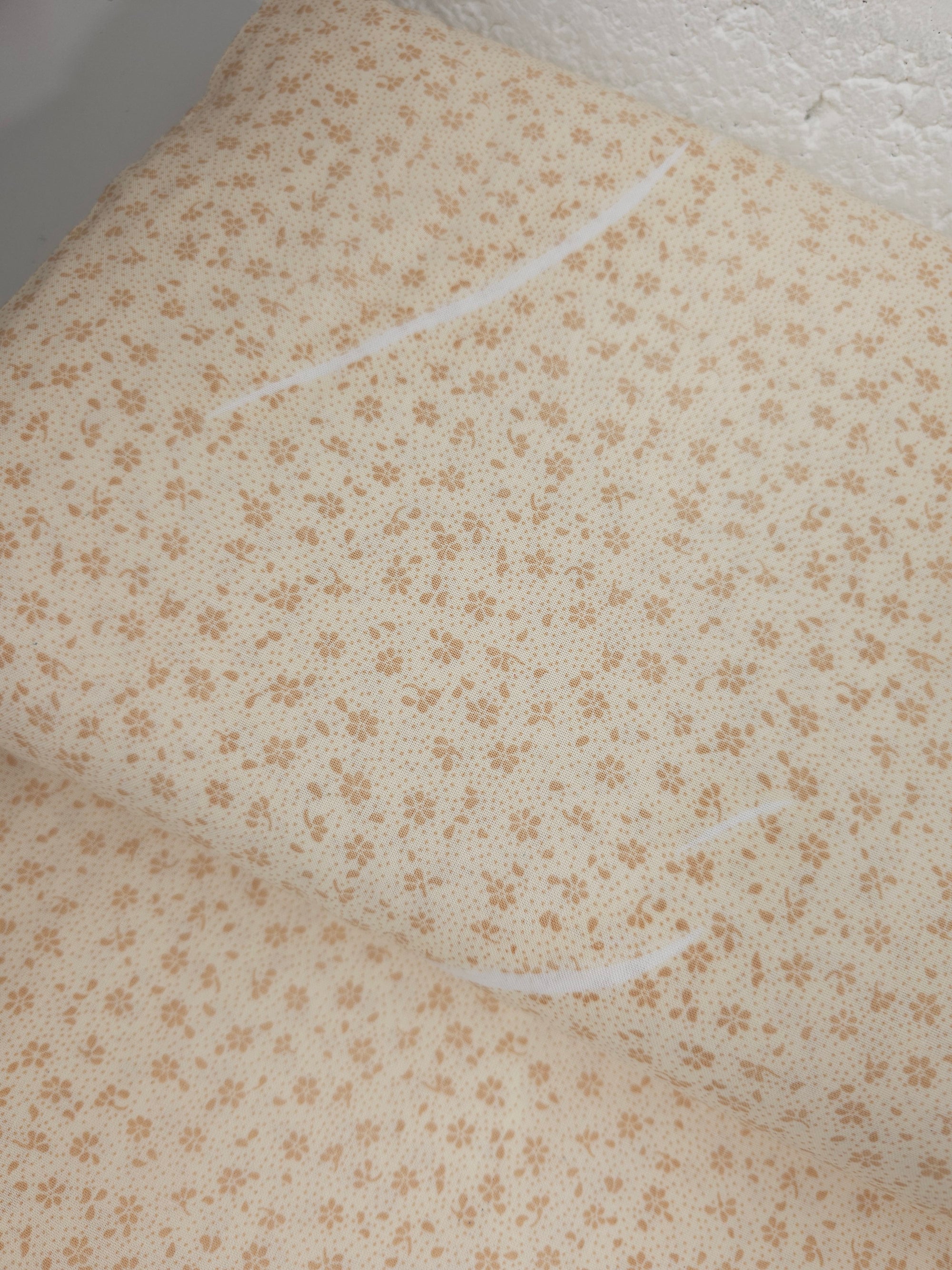 Pale Beige Ultra Mini Tossed Flowers Lightweight Cotton 60" *DEFECT*