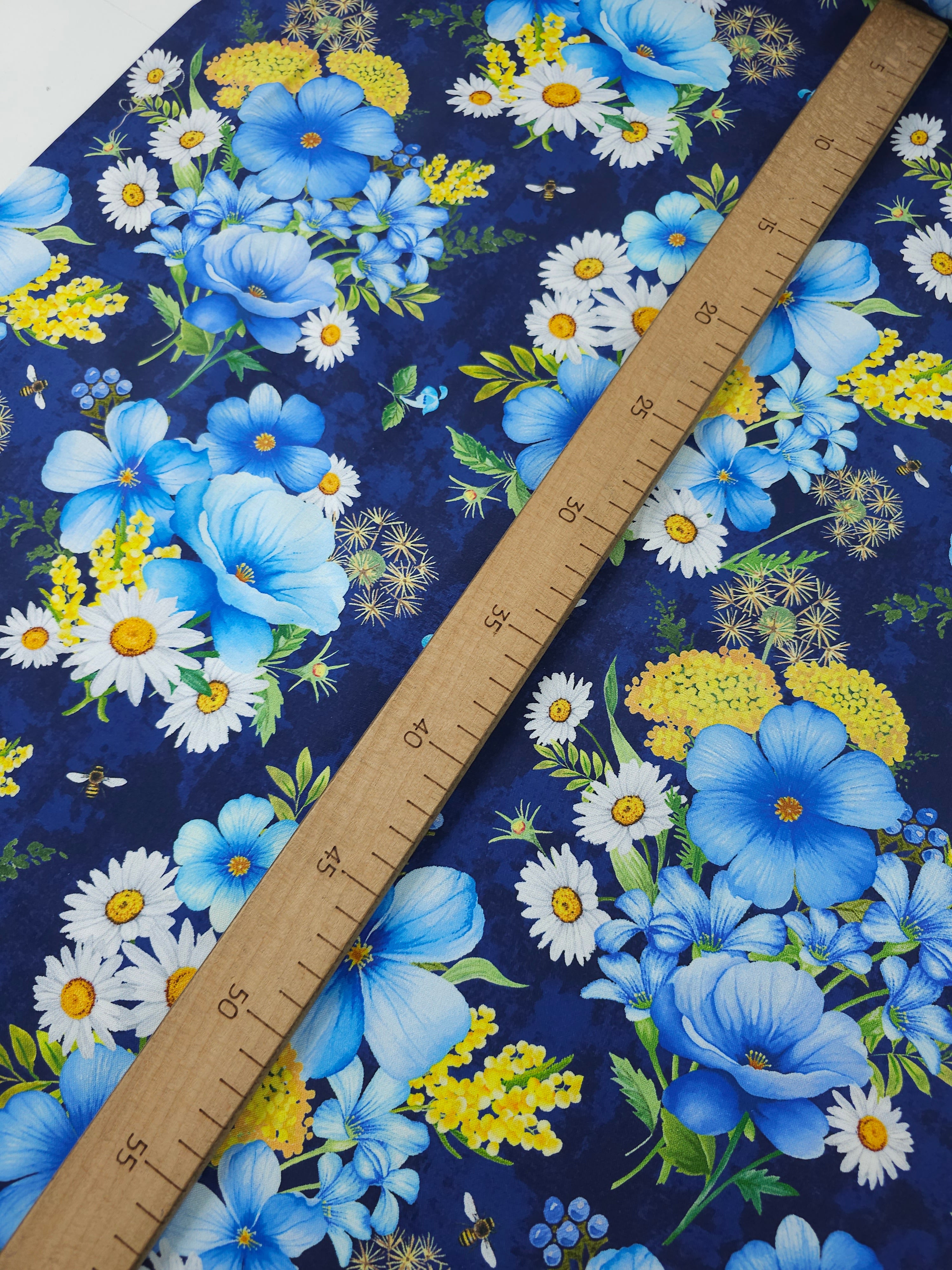 Beautiful Daisy Blues 100% Cotton