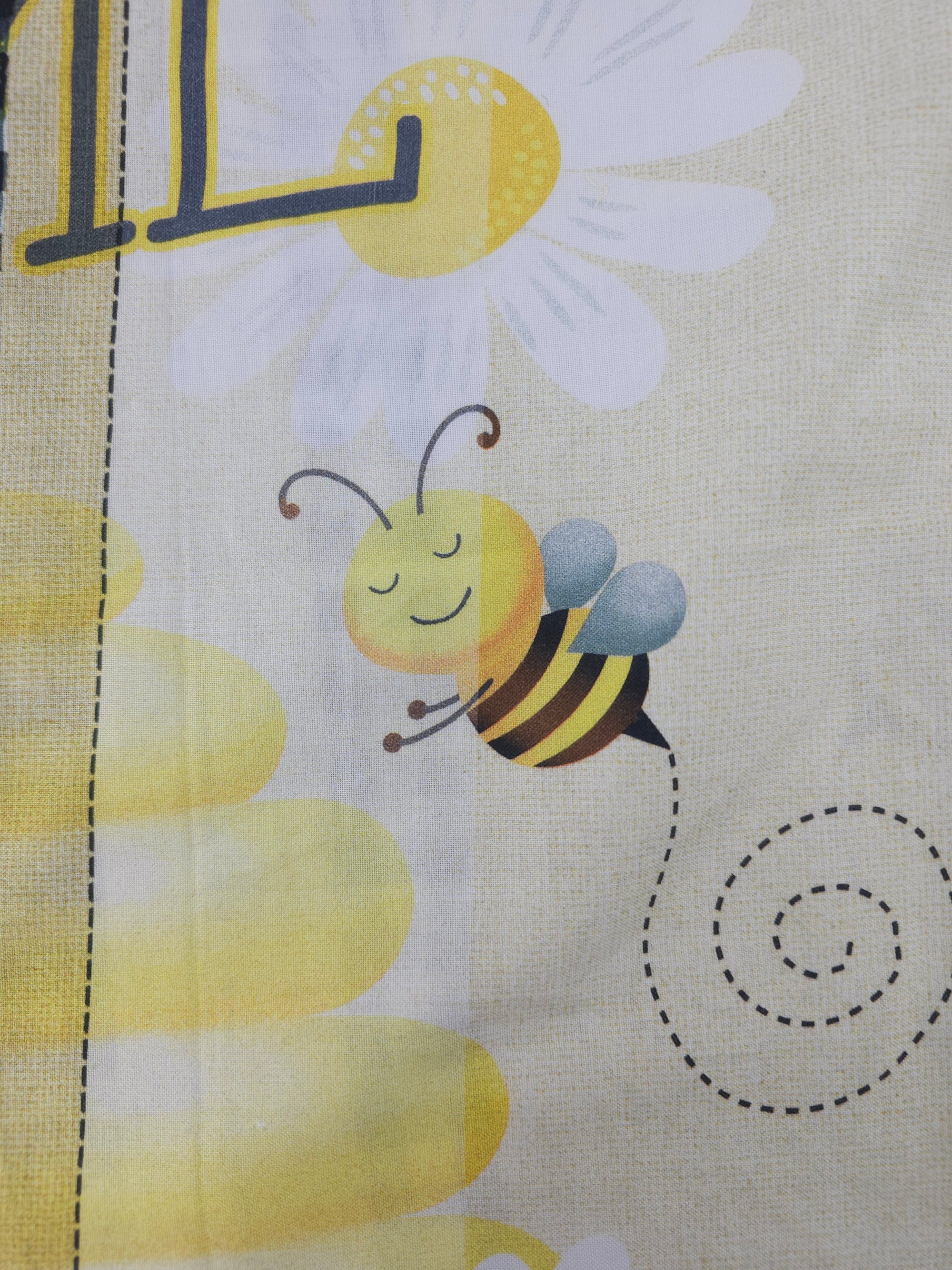Busy bee Cotton panel- 2m piece