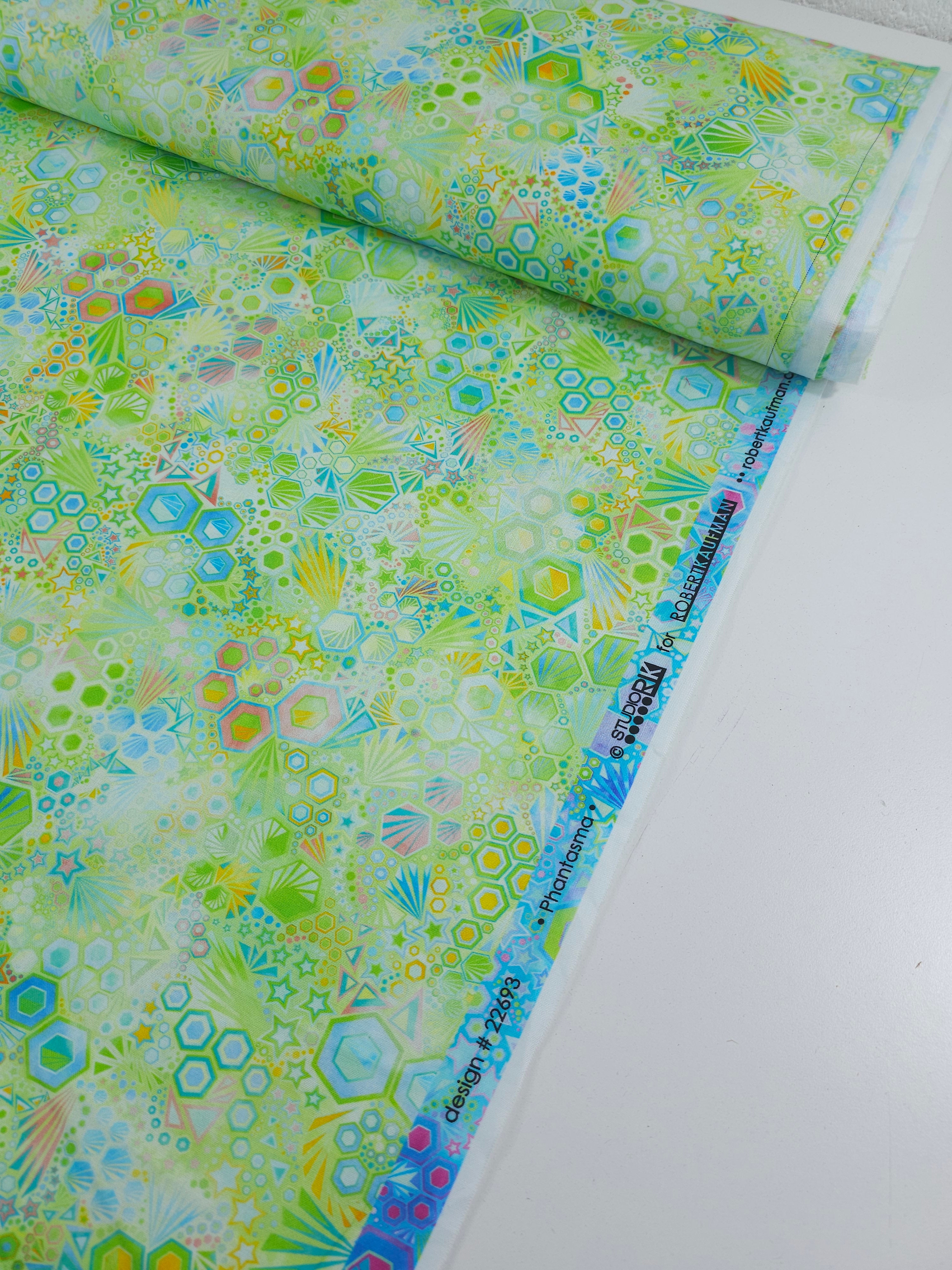 Lime Star Phantasma 100% Cotton - Robert Kaufman