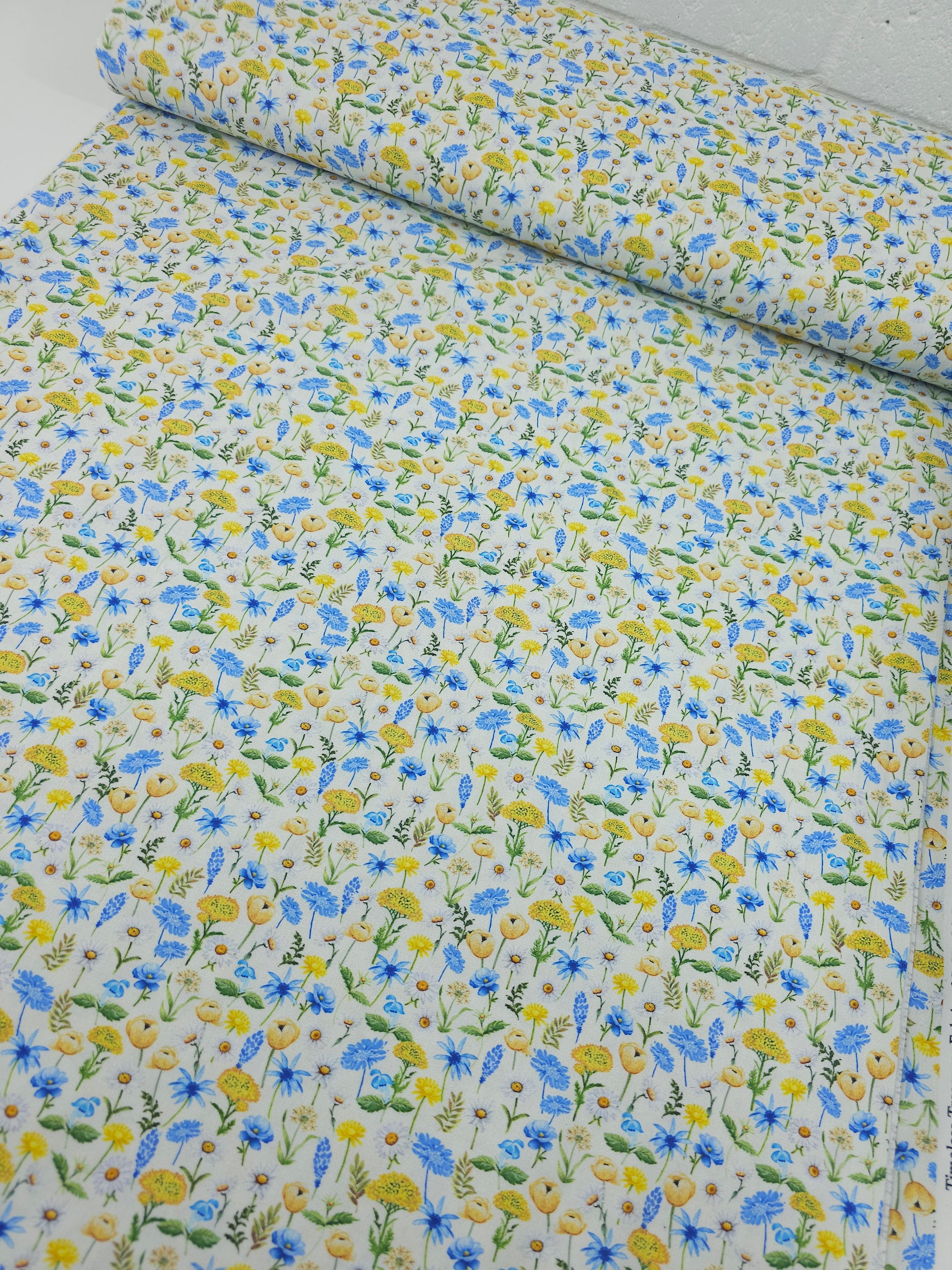 Ditsy Daisy Floral Field 100% Cotton