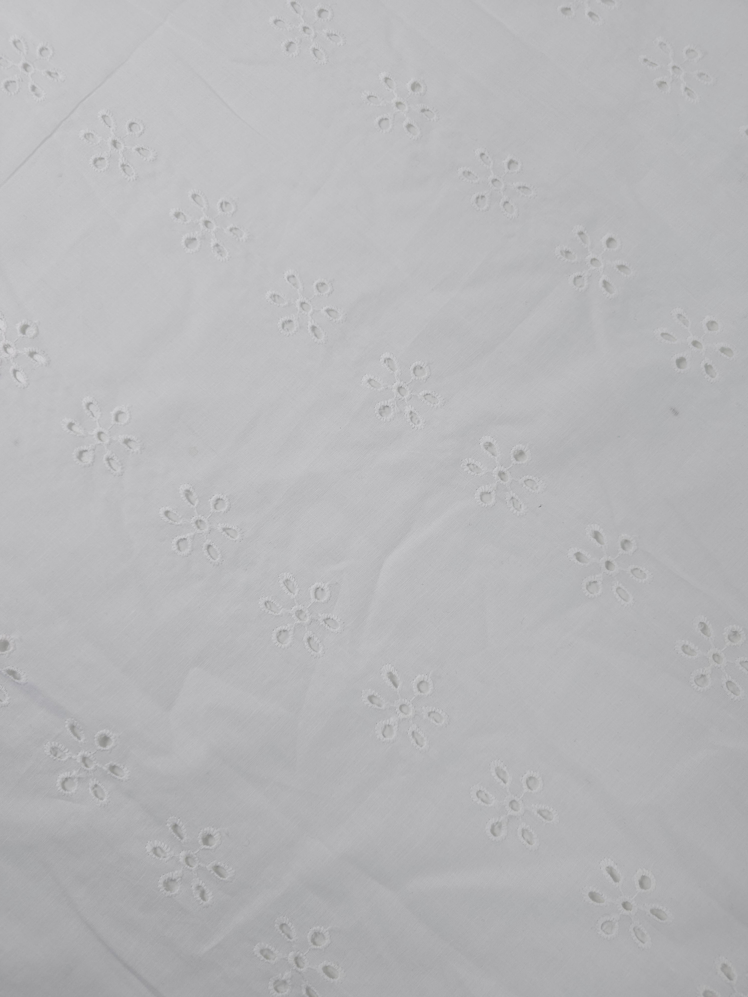 White Daisy Trail Cambric Cotton Broderie Anglaise