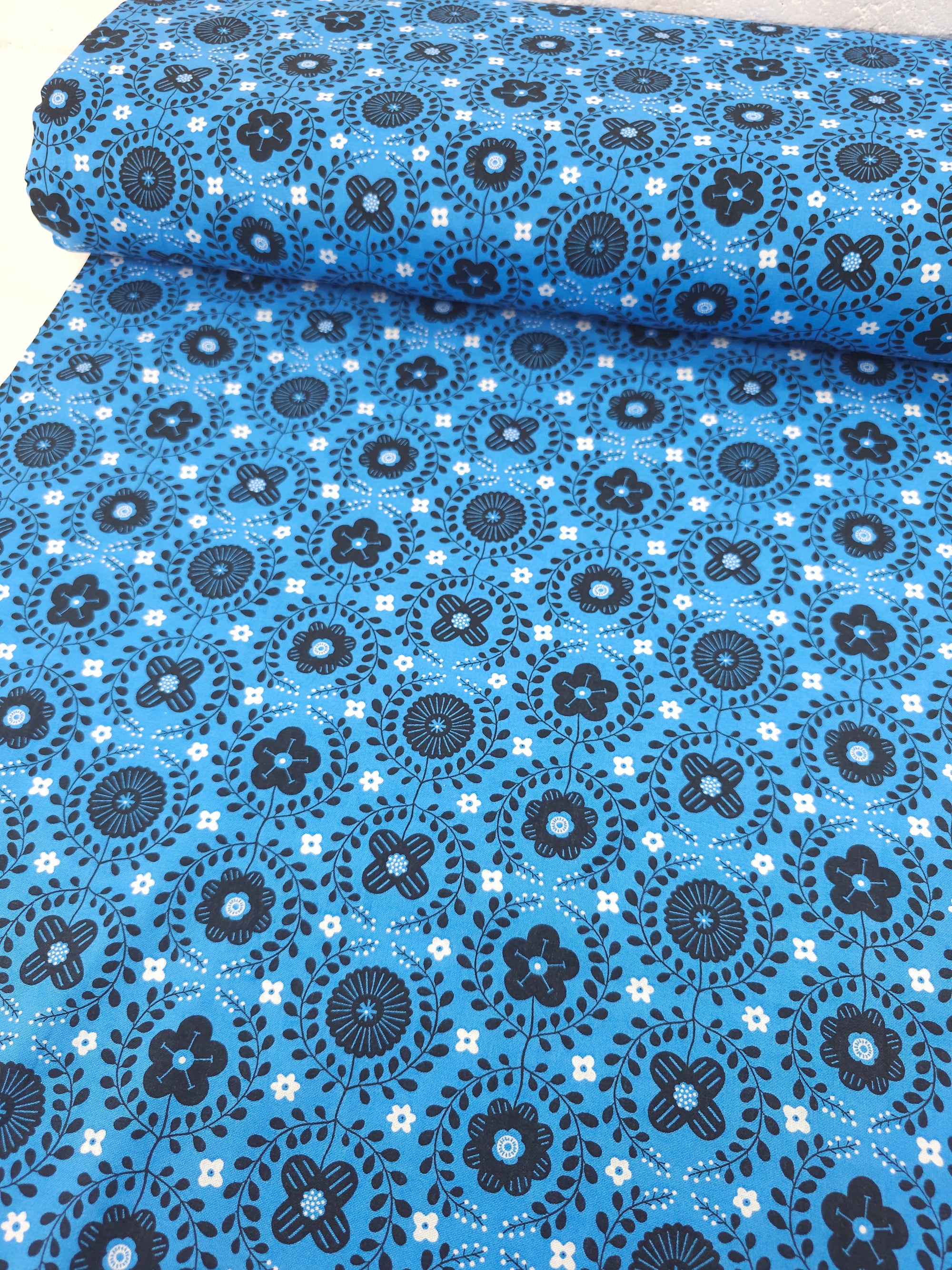 Blue/Black Abstract Flower Wreath 100% Cotton