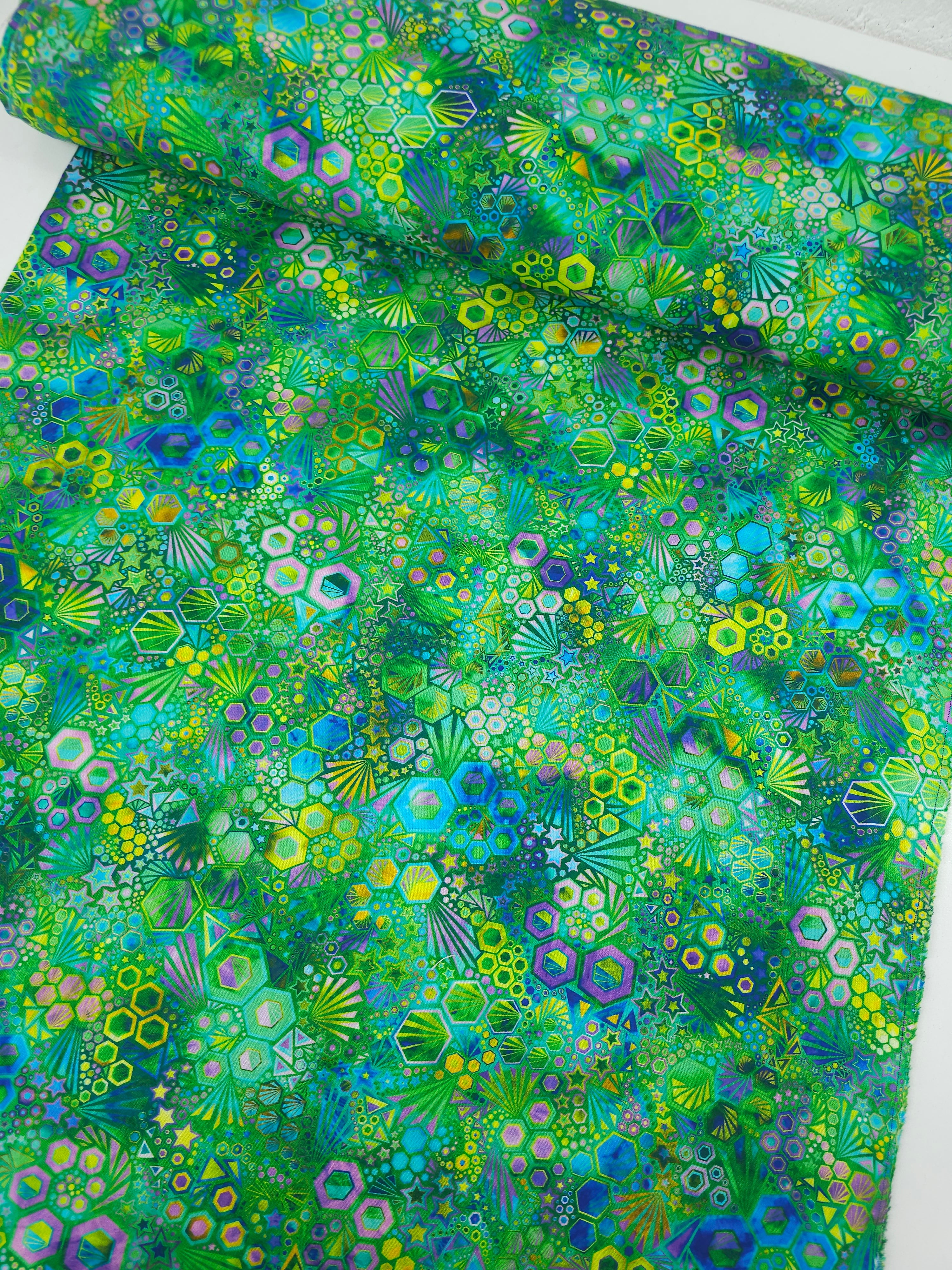 Green Star Phantasma 100% Cotton - Robert Kaufman
