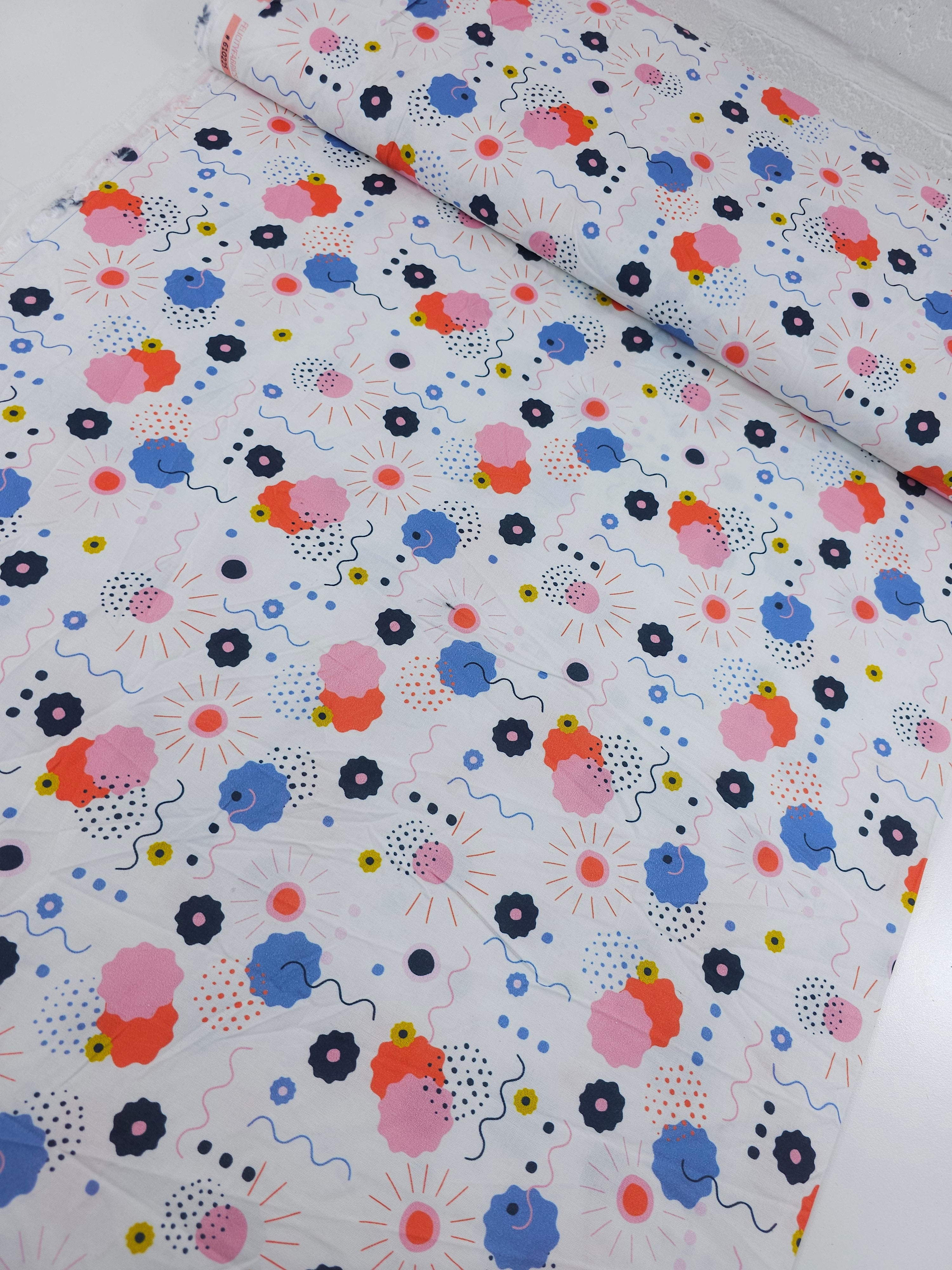 Abstract Squiggle Puff 100% Cotton