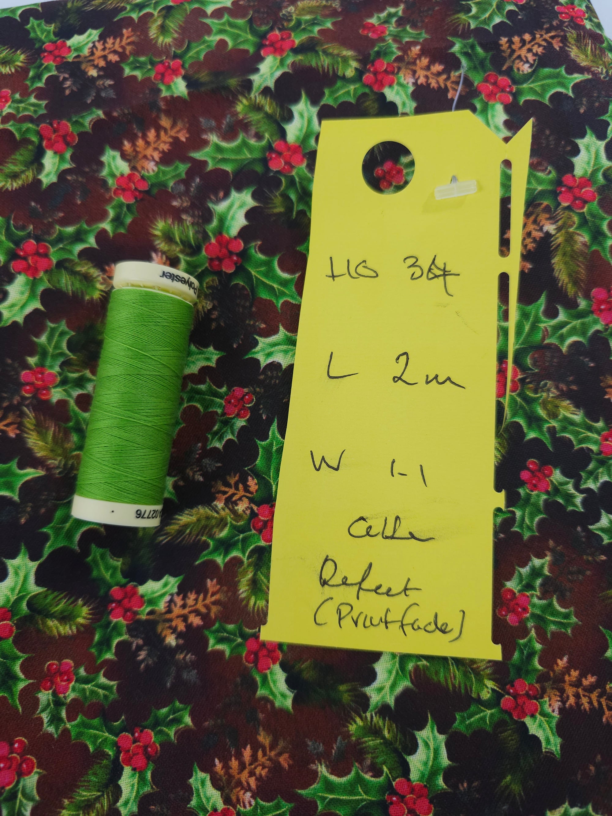 Dark holly leaf Cotton- 2m piece