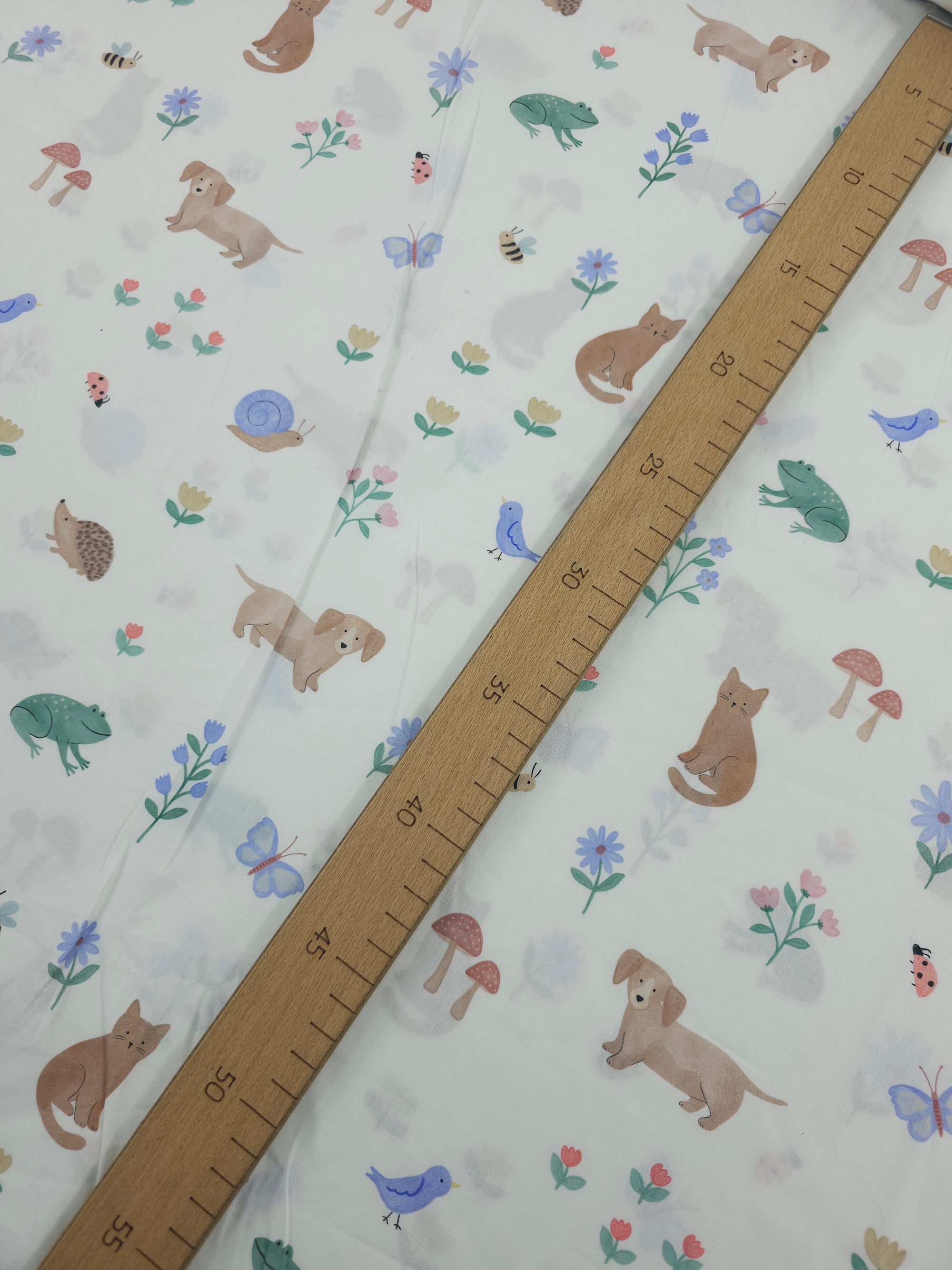 Floral Nature Pets Lightweight Cotton 57"
