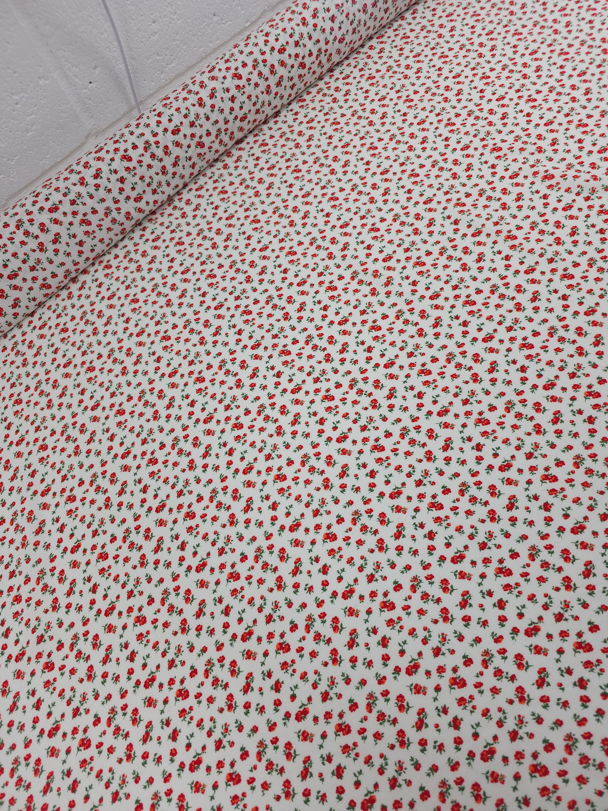 Red/White Floating Mini Rose Linen Look Viscose