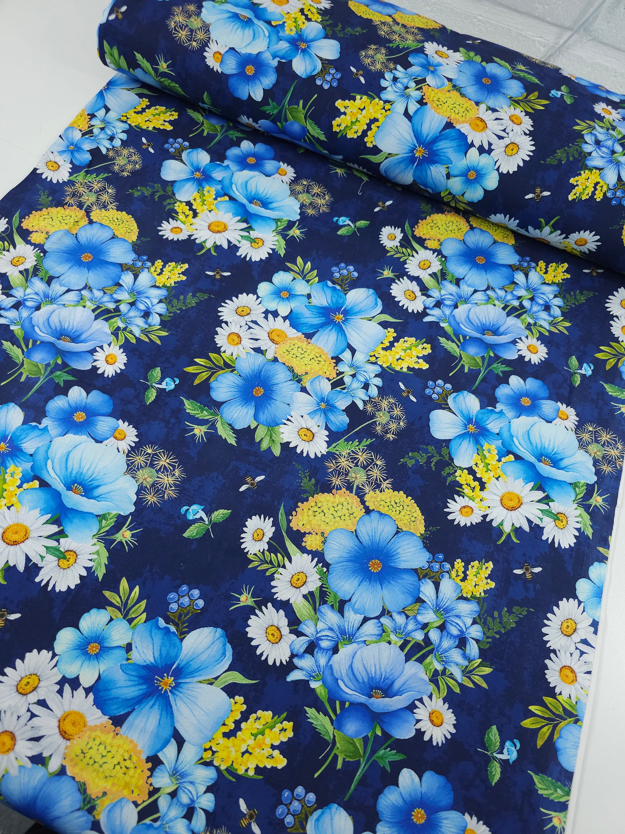 Beautiful Daisy Blues 100% Cotton