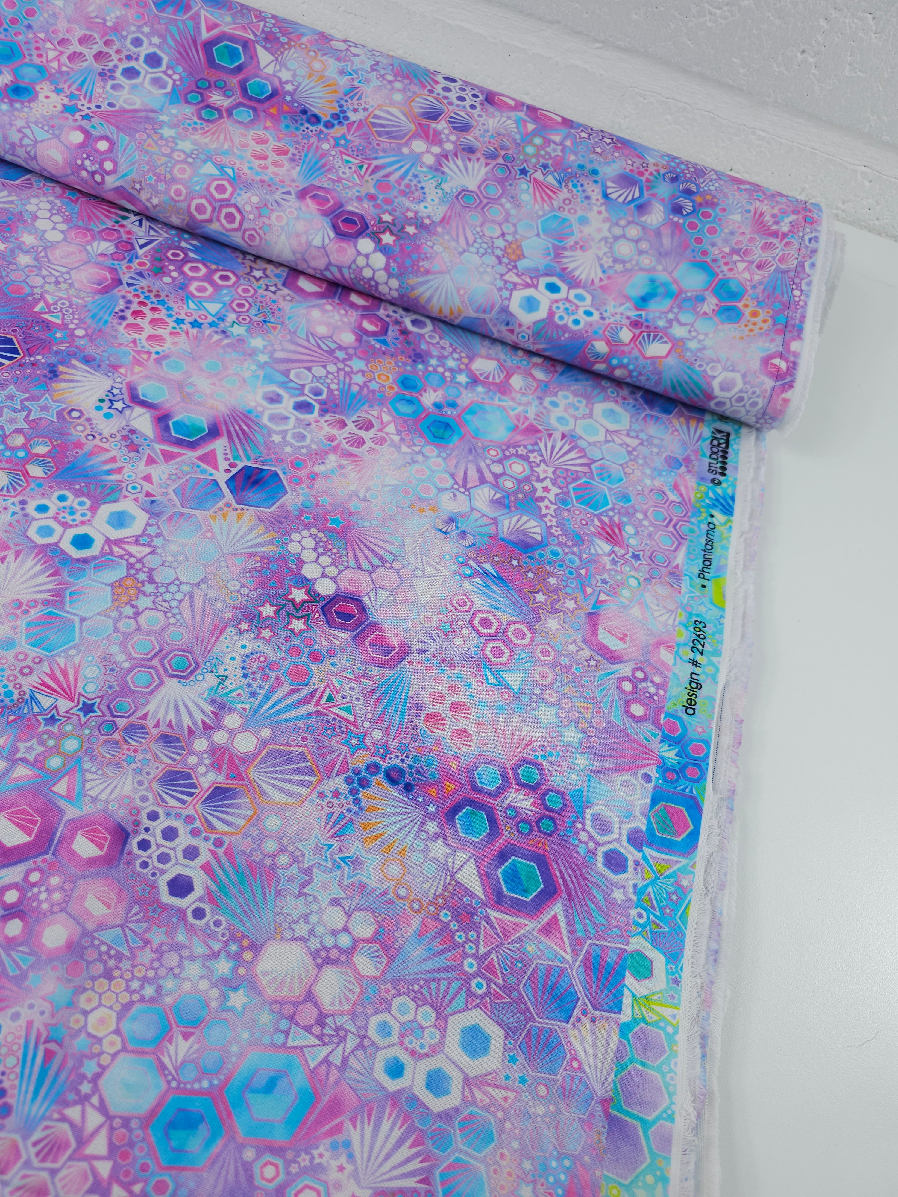 Lilac Star Phantasma 100% Cotton - Robert Kaufman