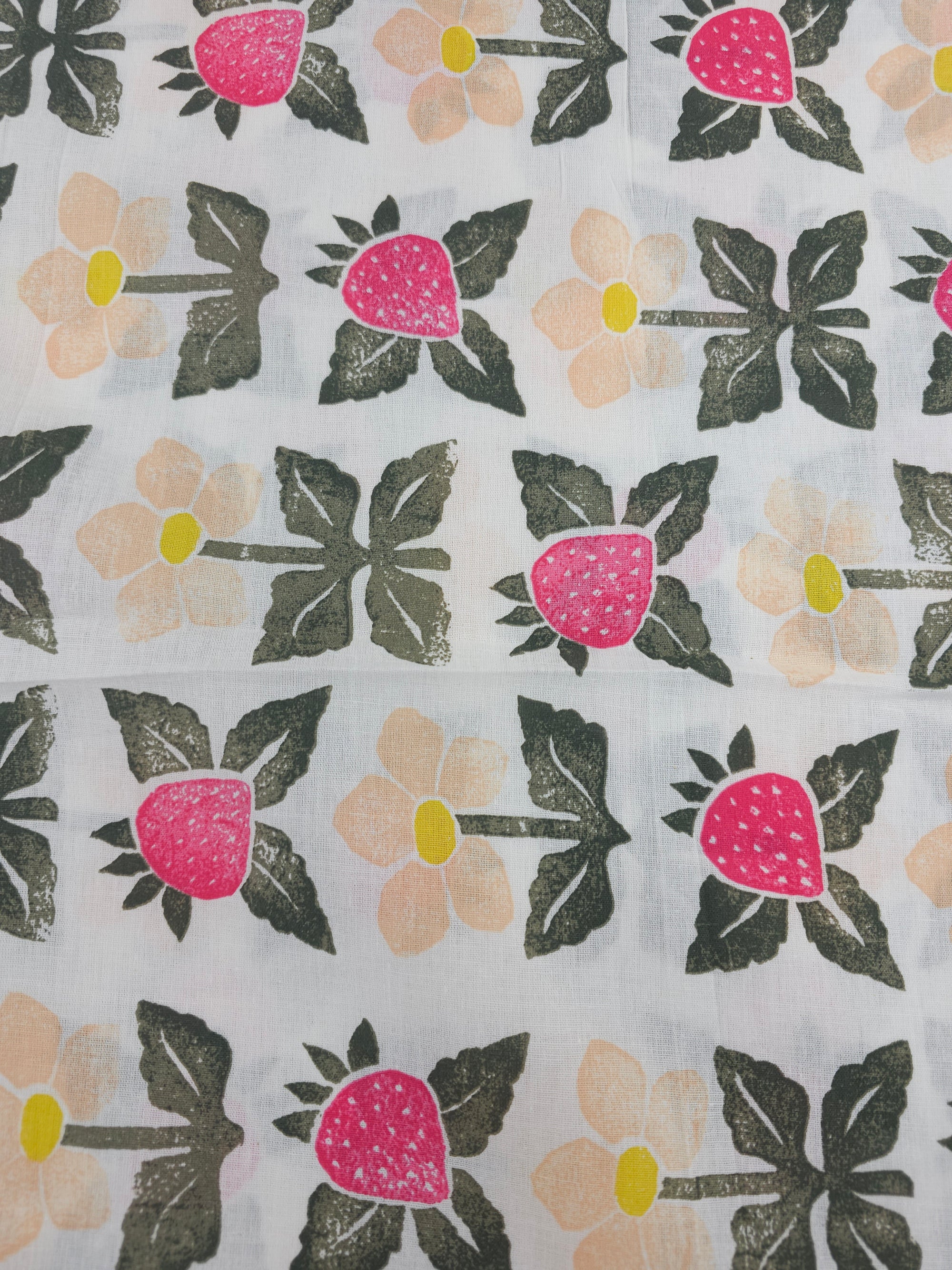 Strawberry Daisy 100% Cotton 118” - Urban Outfitters *EXTRA WIDE*