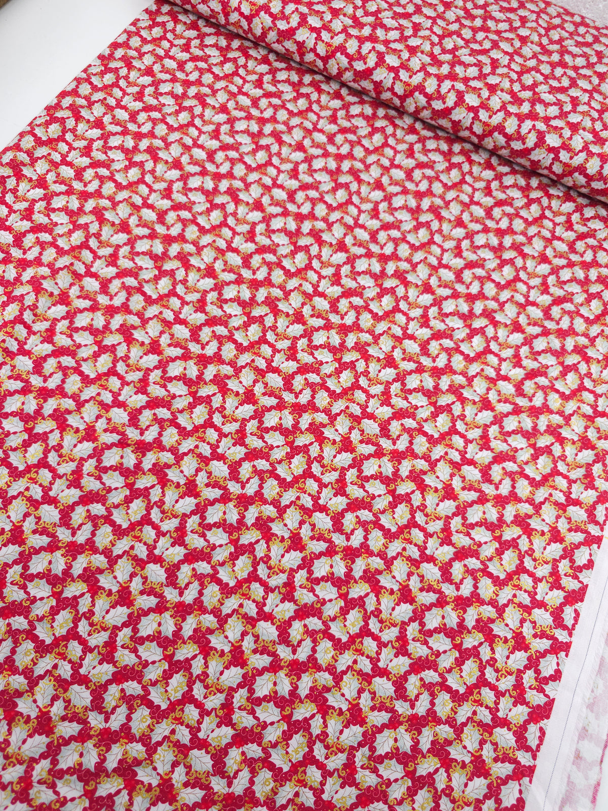 Berry/Gold Tossed Holly 100% Cotton