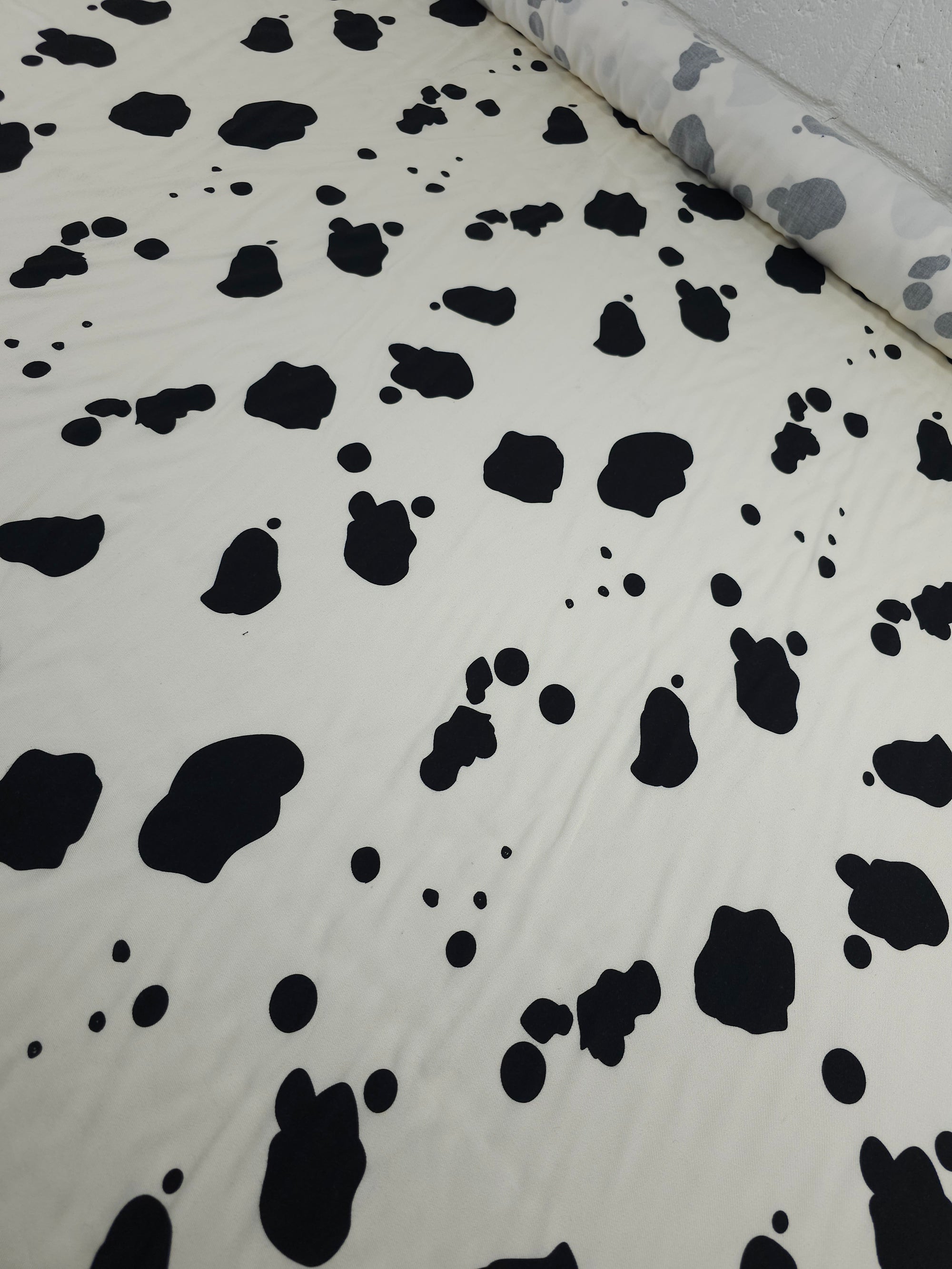 Ivory/Black Irregular Cow Viscose Twill *DEFECT*