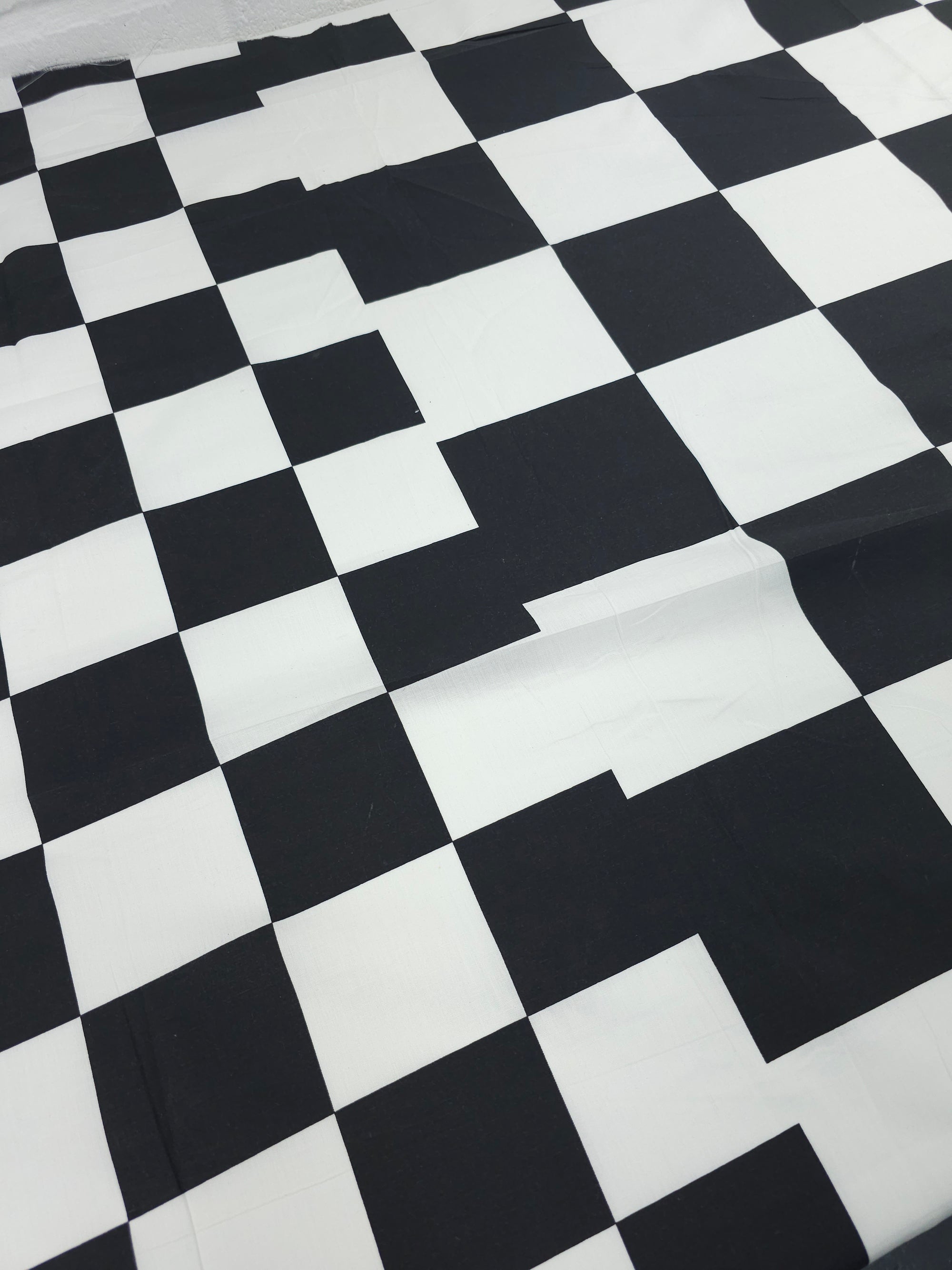 Black/White Big To Small Check Transition 100% Cotton 98" *EXTRA WIDE*