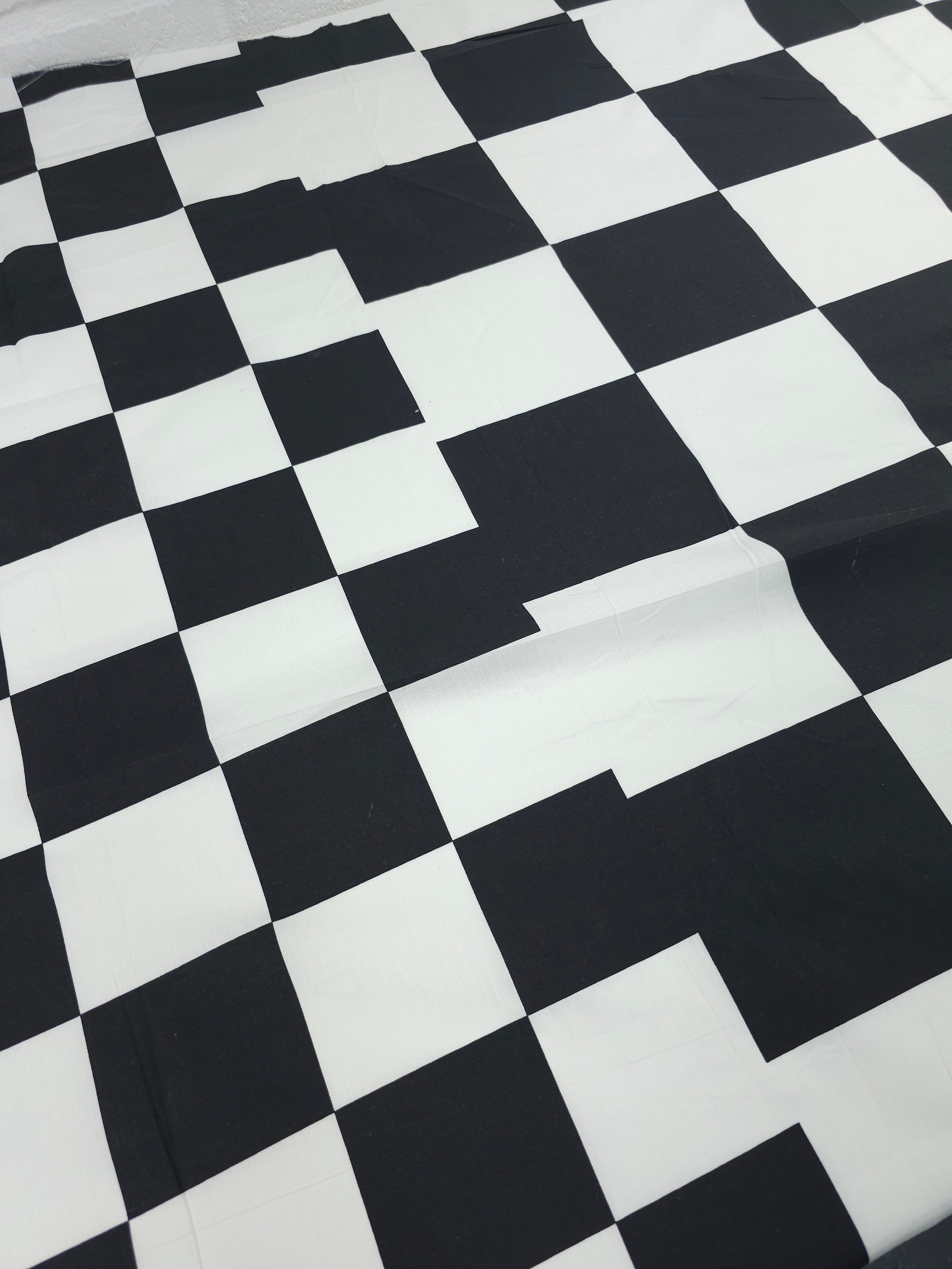 Black/White Big To Small Check Transition 100% Cotton 98" *EXTRA WIDE*