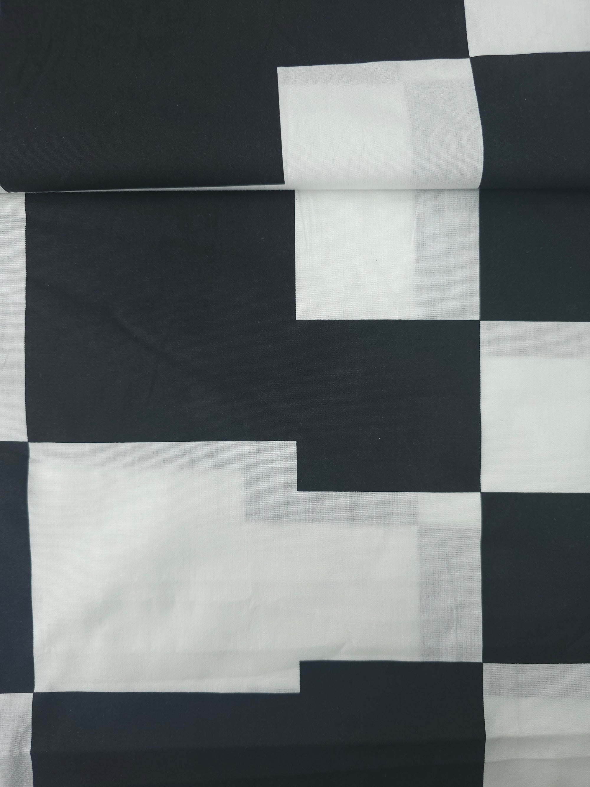 Black/White Big To Small Check Transition 100% Cotton 98" *EXTRA WIDE*