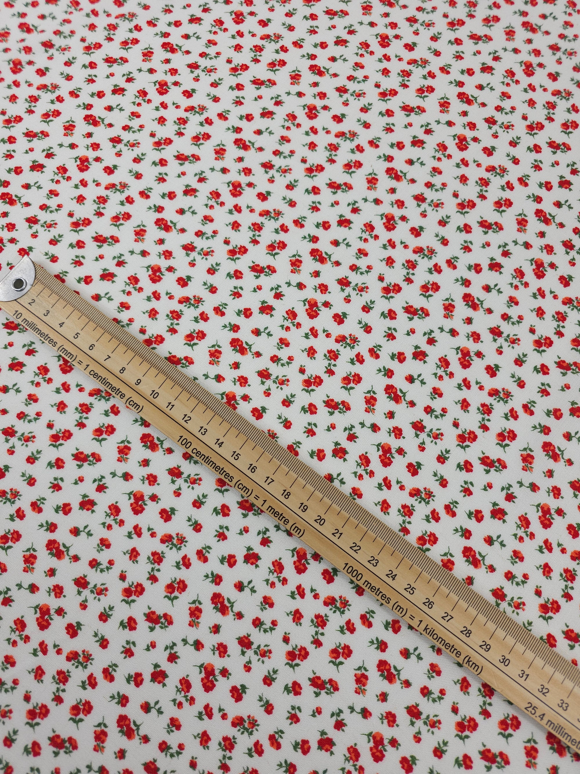 Red/White Floating Mini Rose Linen Look Viscose
