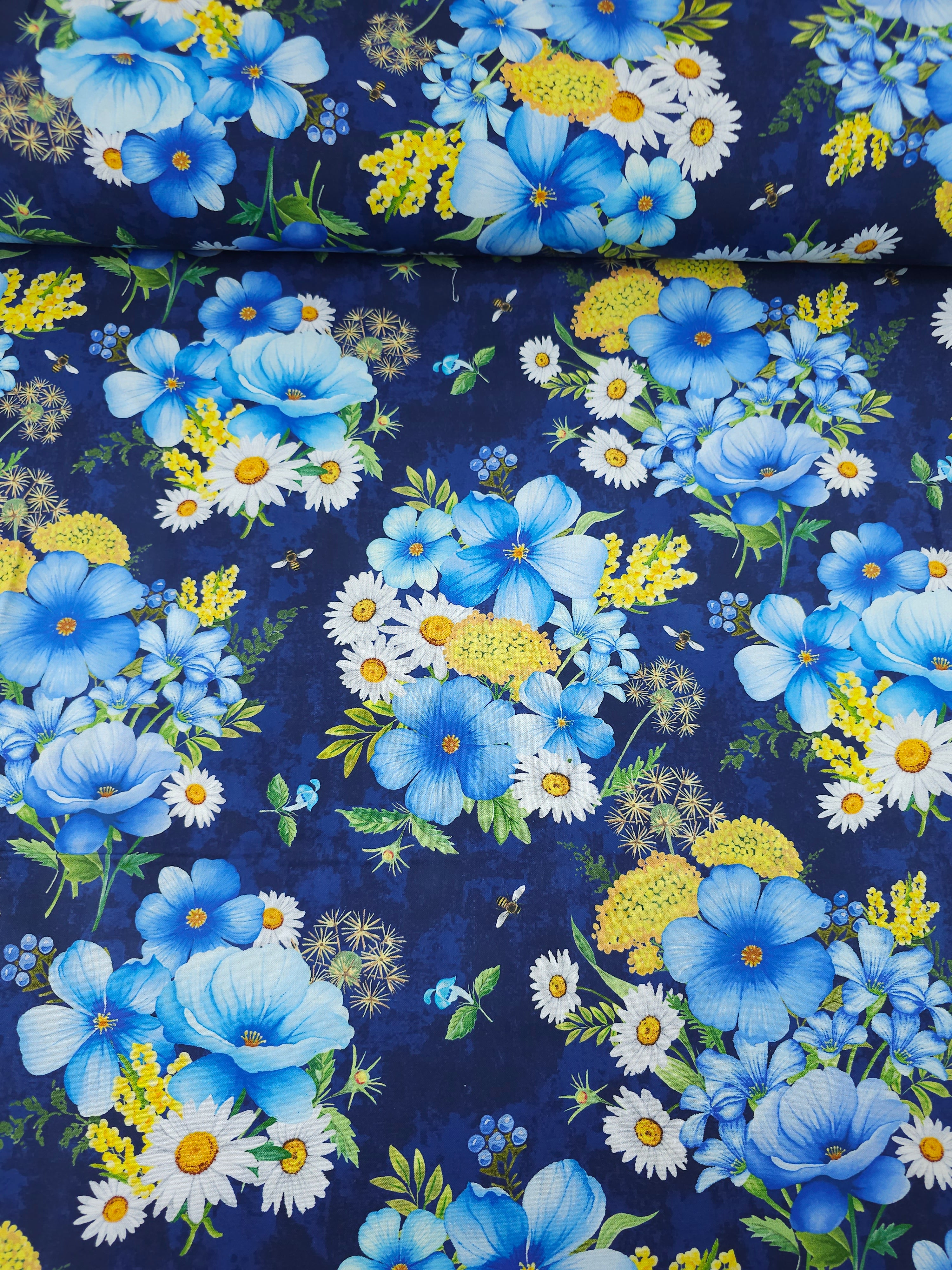 Beautiful Daisy Blues 100% Cotton
