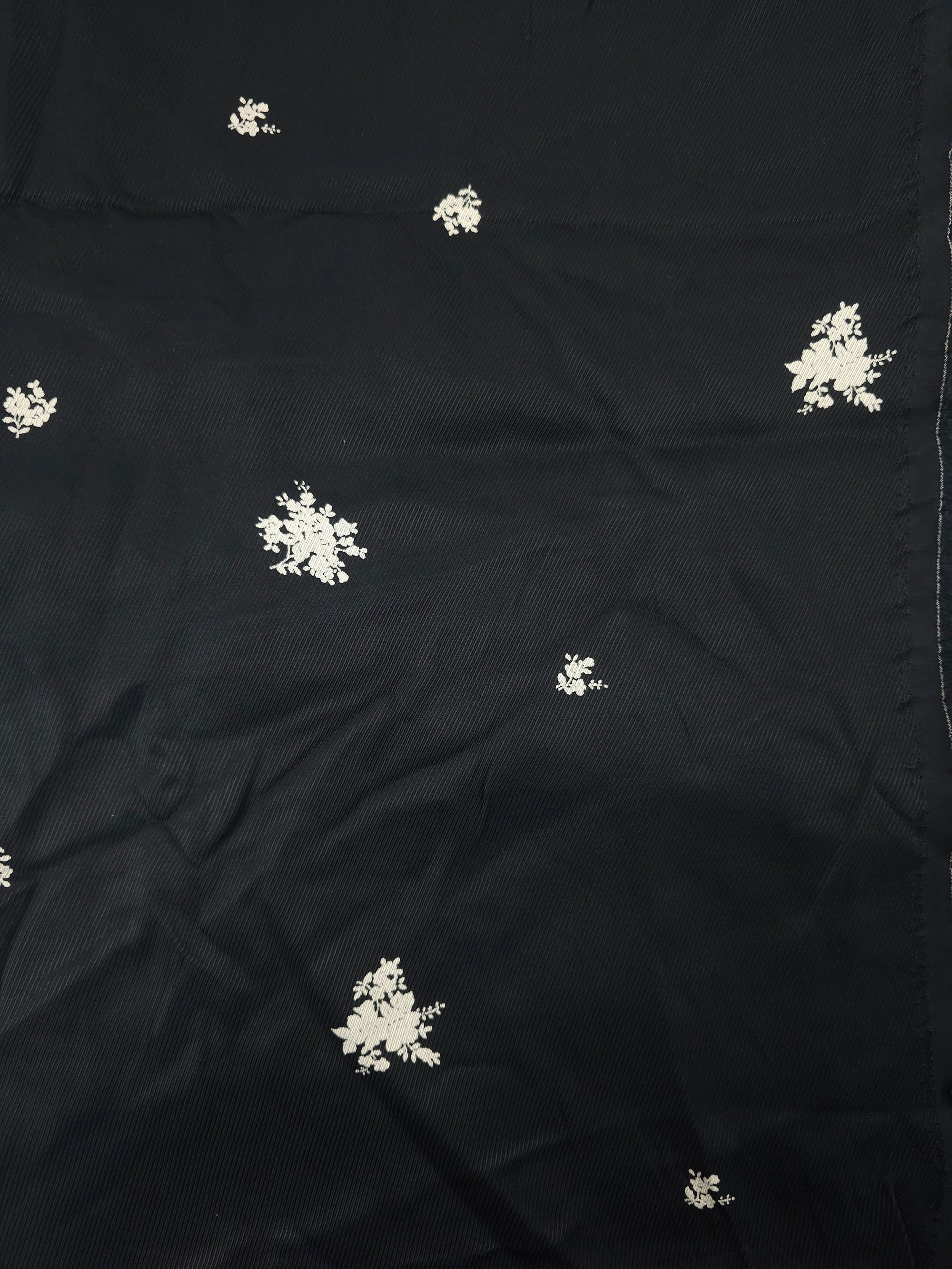 Tiny cream flora Viscose - 2.4m piece
