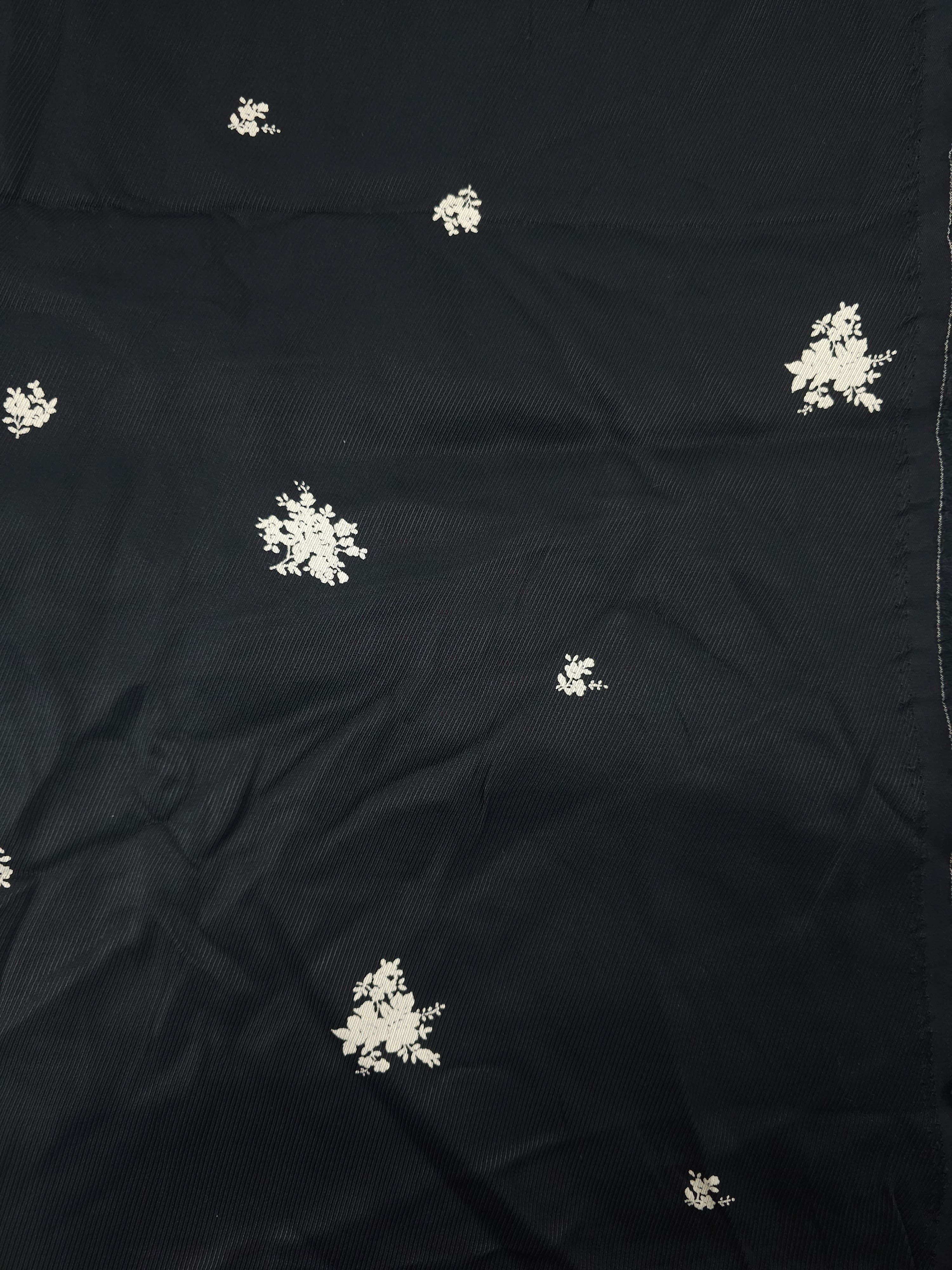 Tiny cream flora Viscose - 2.4m piece