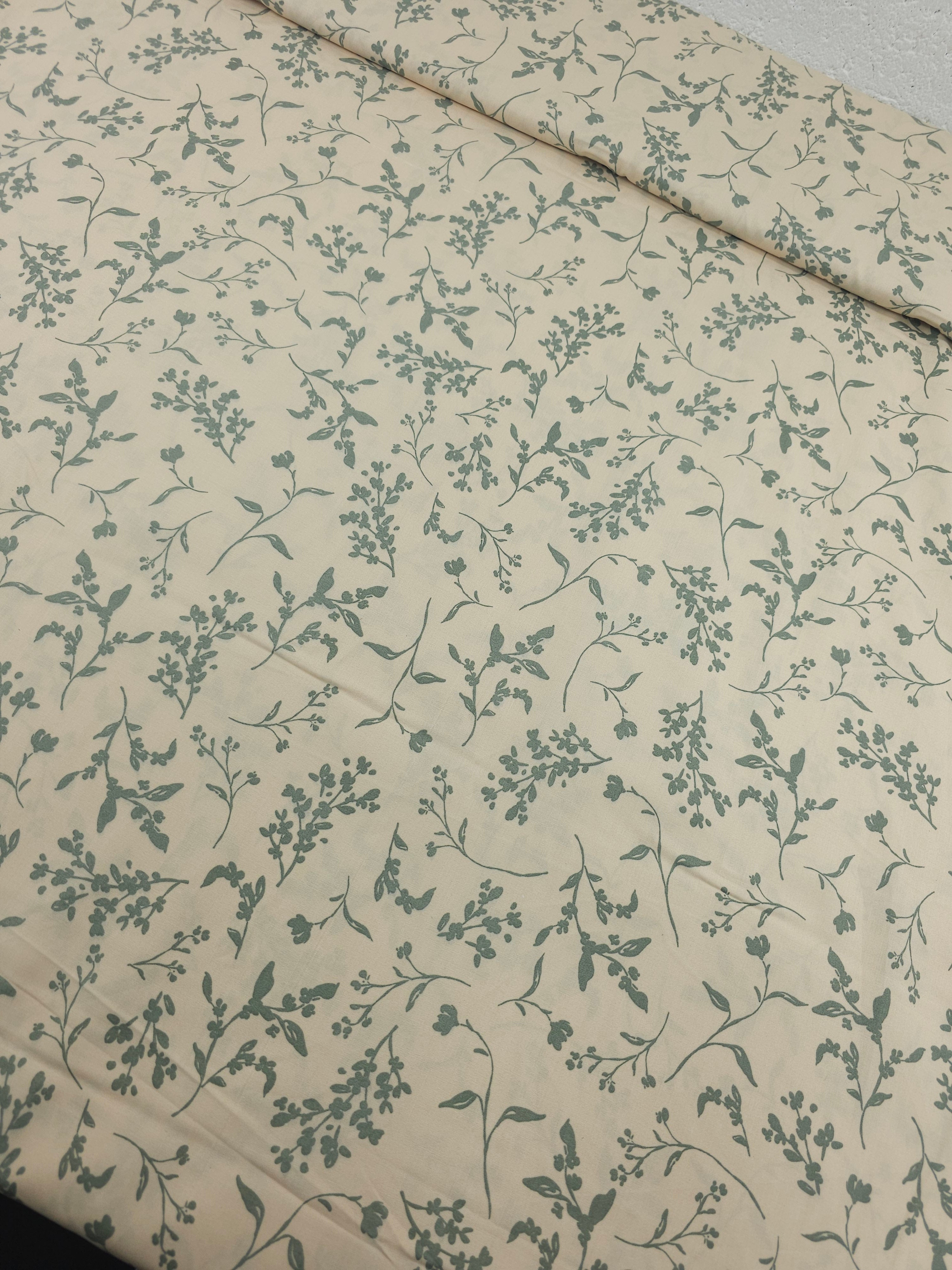 Cream/Sage Tossed Stems Lightweight Cotton 60"