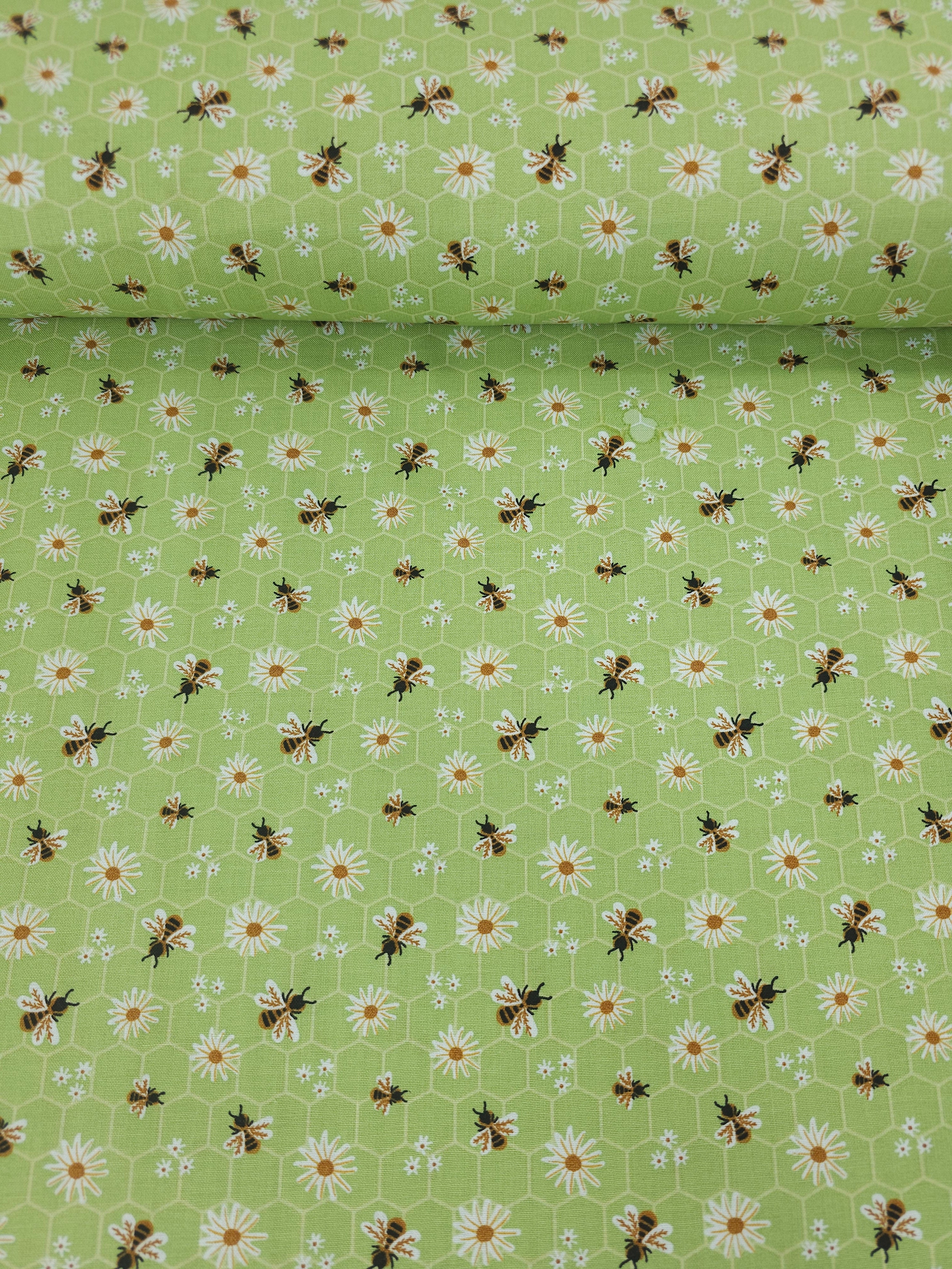 Lime Daisy Bee 100% Cotton