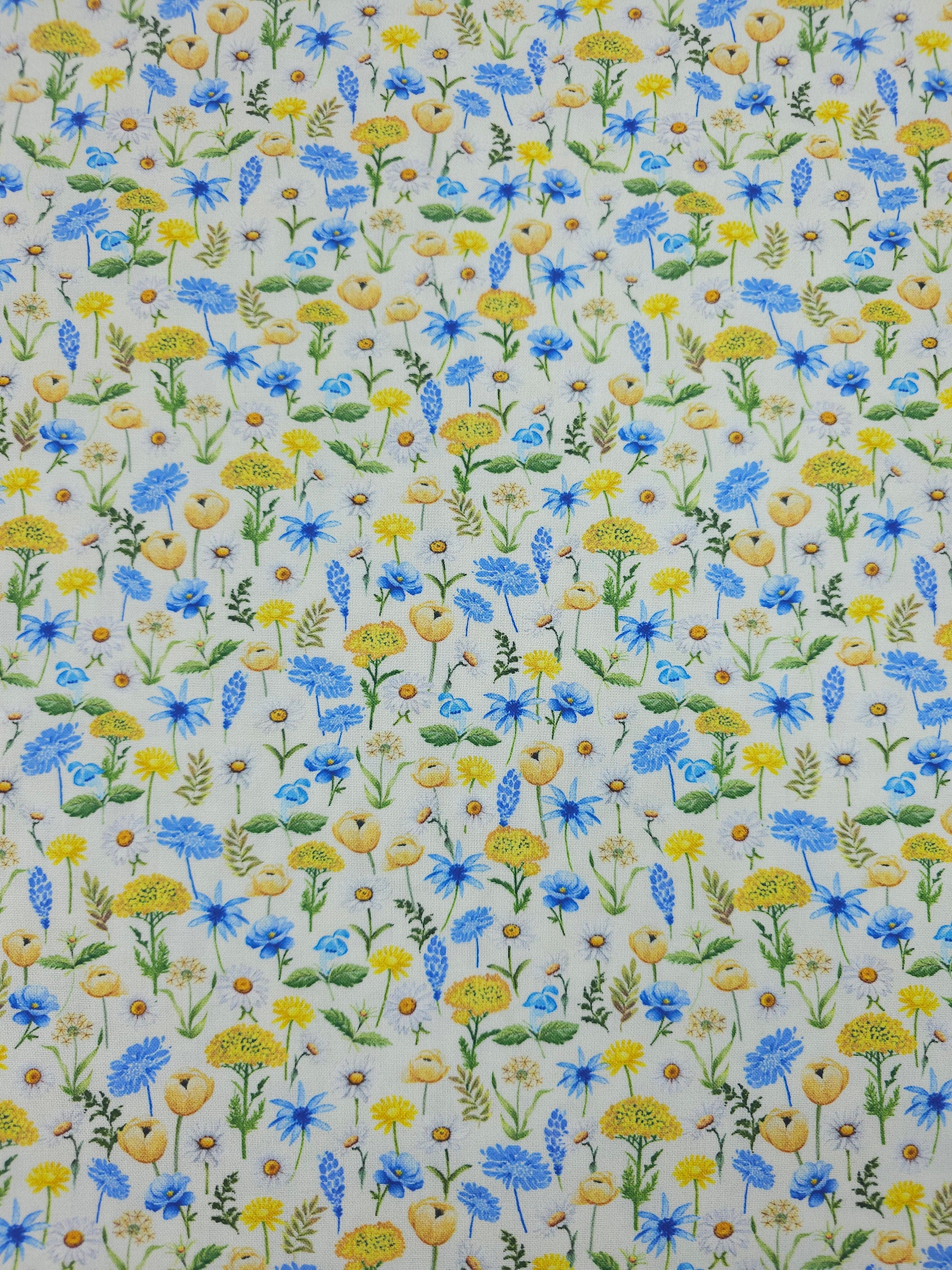 Ditsy Daisy Floral Field 100% Cotton