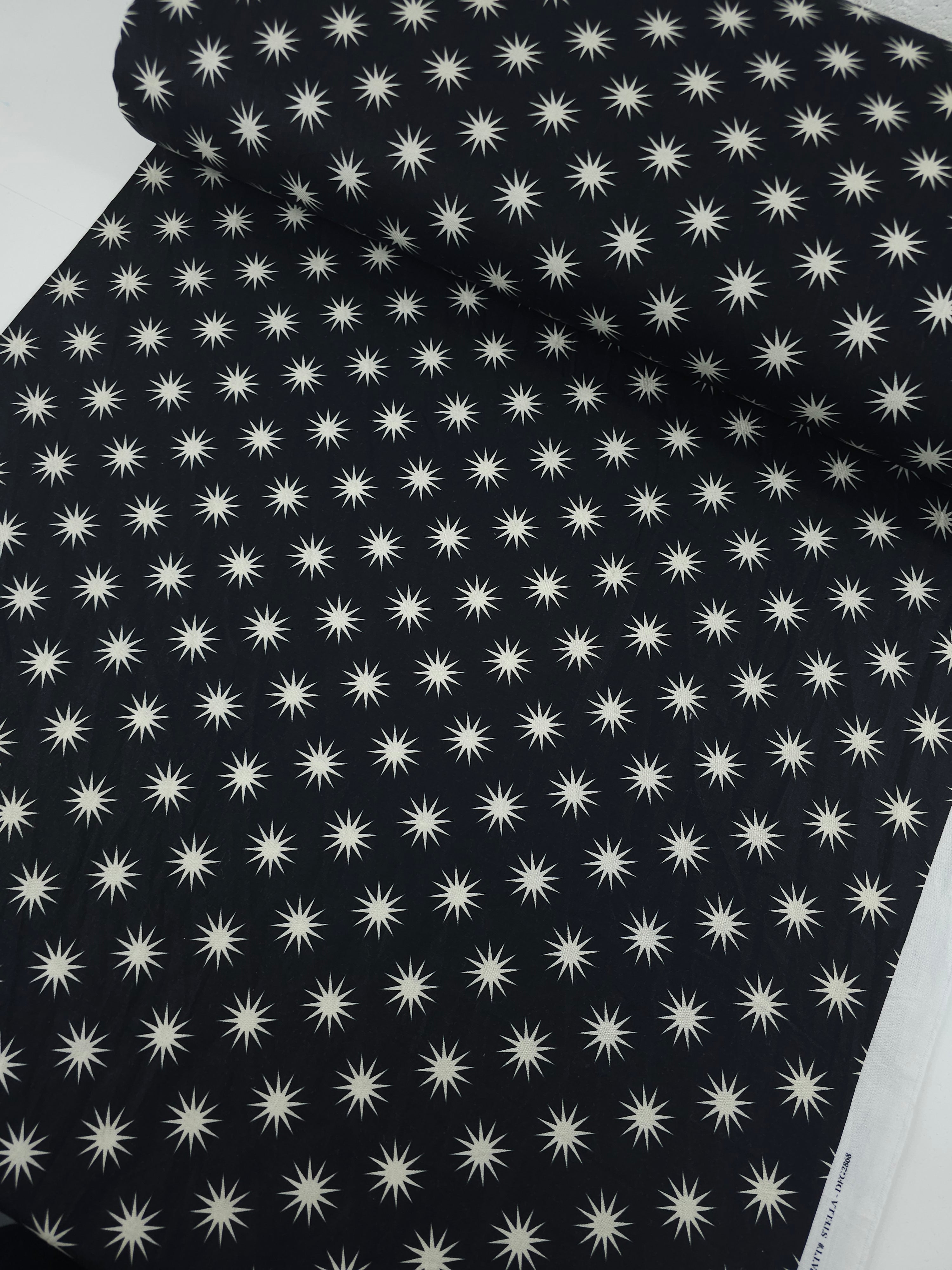 Black/Ivory Abstract Star 100% Cotton