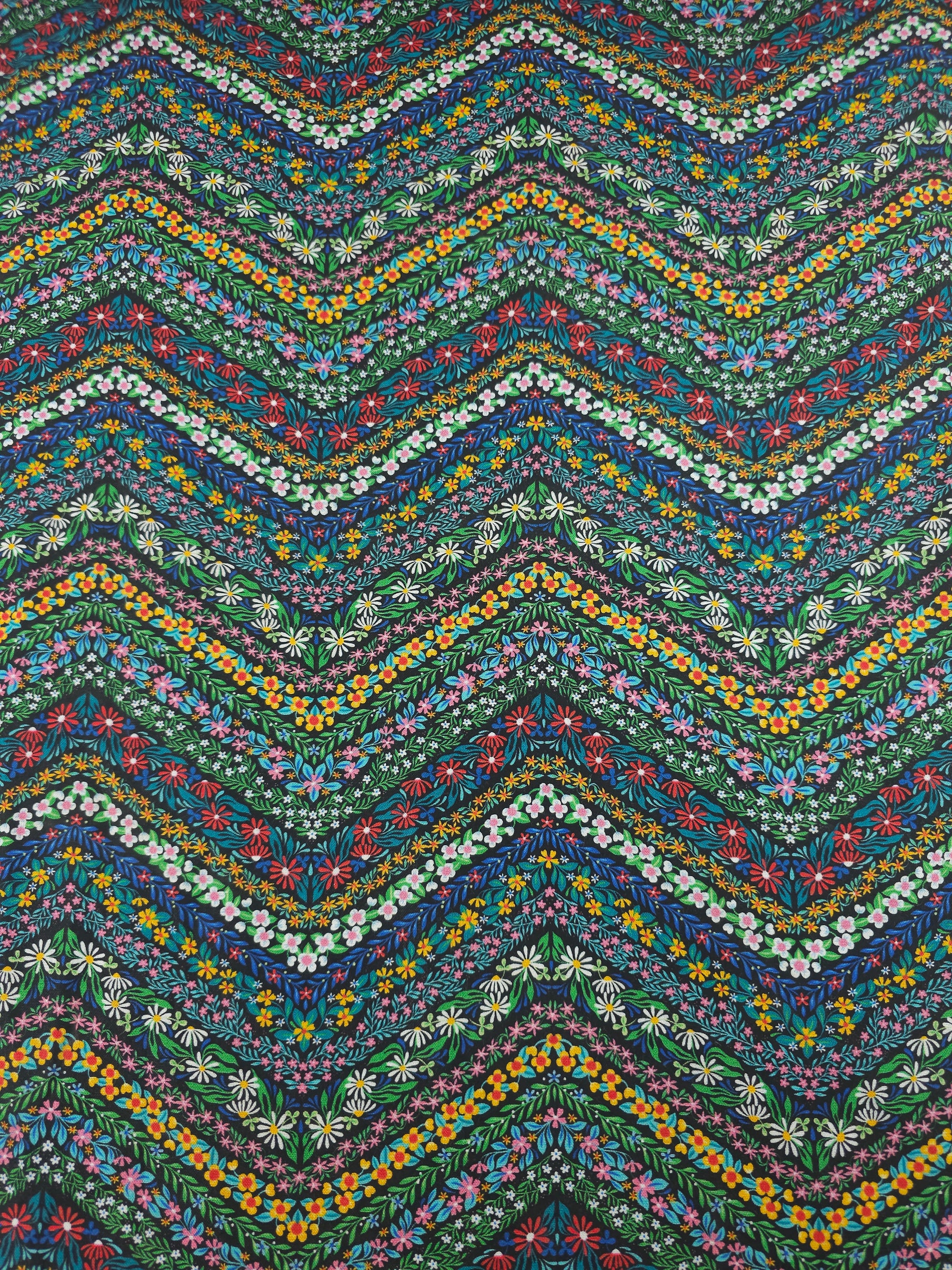 Ditsy Floral ZigZag 100% Cotton